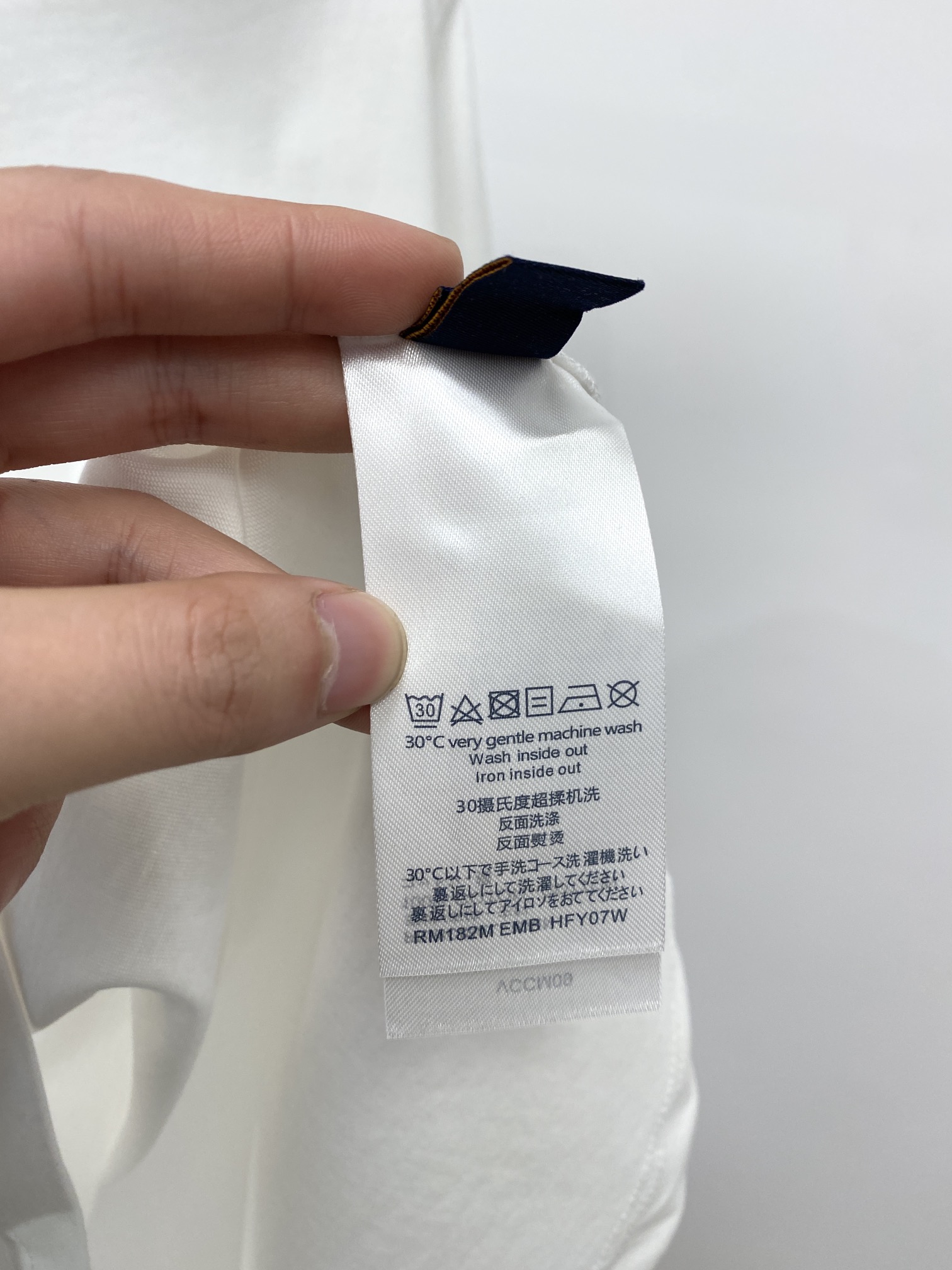 支持年后退换！路易威登、2025最新款短袖T恤，帅气时尚，胸前精致刺绣字母logo，简约百搭款。面料棉 