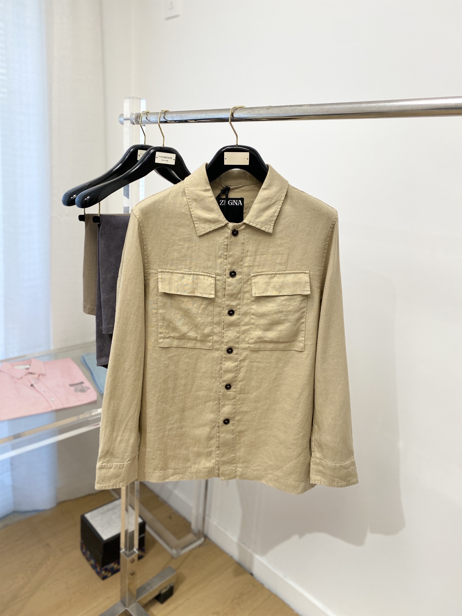 NO:120355,The main recommendation is Zenia, 2025 new long-sleeved shirt to create a sense of fashion art, three-dimensional tailoring and slim fit, the upper body effect is very handsome, slightly highlighting the taste, the overall details can be compared, and the effect is very stylish M-3XL, zegna,shirts,alexander wang19860909主推 杰尼亚、2025新款长袖衬衫 打造时装艺术感,立体剪裁修身版型,上身效果很帅气,微彰显品位,整体细节可以对比、效果非常有型码数M-3XL,,zegna,shirts,alexander wang,Men's clothing