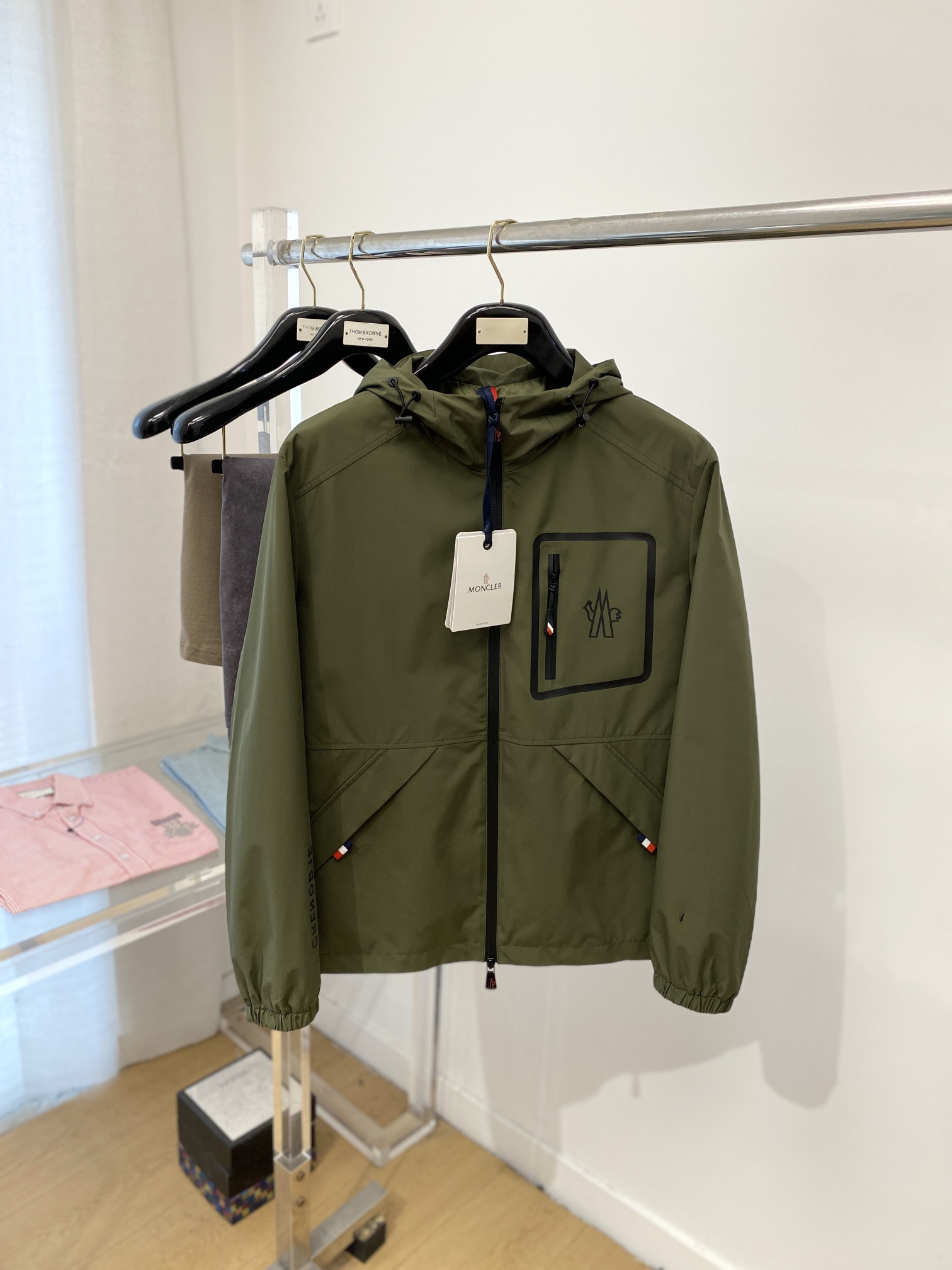 NO:121740,The cover, 2025 new jacket jacket, fashionable and handsome, simple and versatile style, breast printing logo, customized original fabric, not only crisp, maintains the trendy silhouette, and is comfortable to wear, and the yarn is more delicate, the number M-3XL, Moncler, jackets & coats, jackets & coats, alexander wang19860909蒙口、2025新品夹克外套,时尚帅气,简约百搭款,胸前印胶图案logo,定制原版面料,不仅挺括,保持潮流的廓形,又穿着舒适,纱织更细腻,码数M-3XL,,Moncler,jackets & coats,jackets & coats,alexander wang,Men's clothing