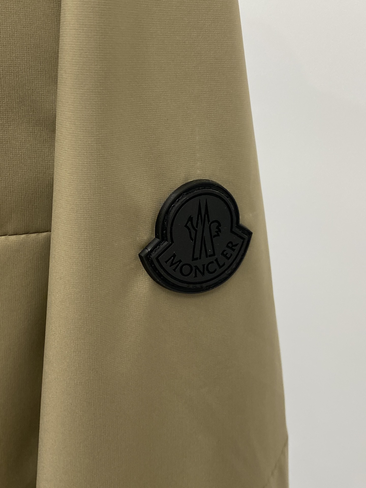 蒙口、2025新品夹克外套，时尚帅气，简约百搭款，袖口刺绣装饰图案logo，定制原版面料，不仅挺括，保持