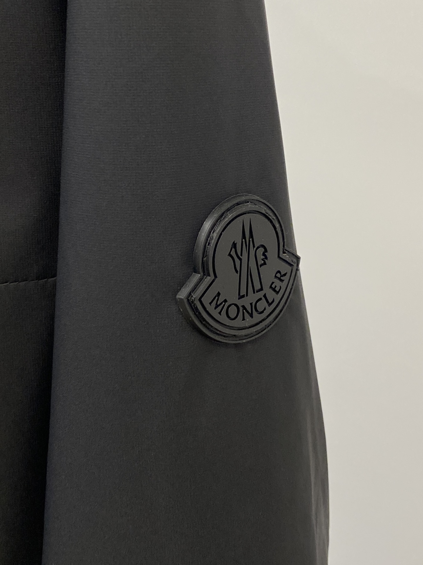 蒙口、2025新品夹克外套，时尚帅气，简约百搭款，袖口刺绣装饰图案logo，定制原版面料，不仅挺括，保持
