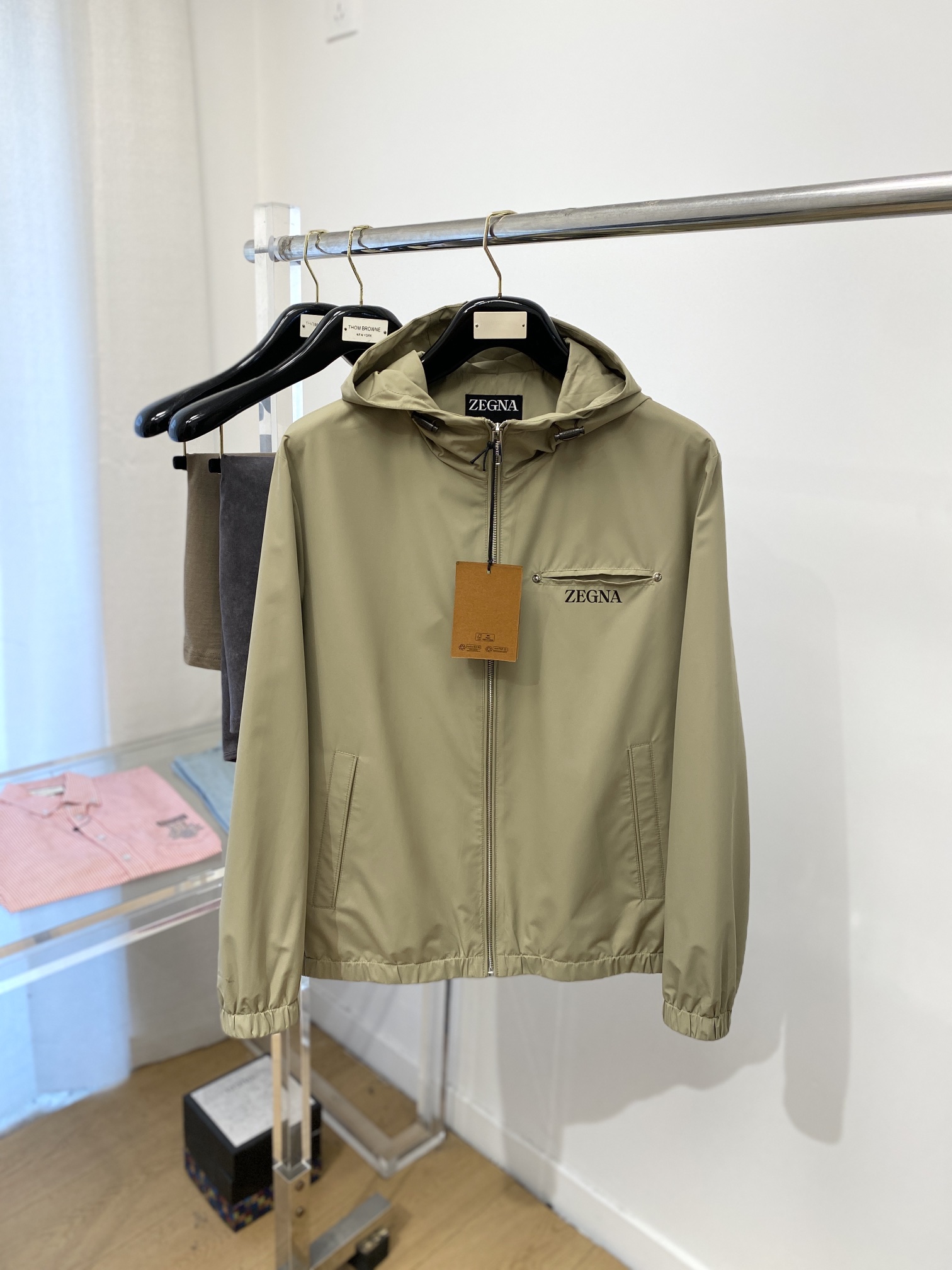 NO:121743,Zenia, 2025 new jacket jacket, fashionable and handsome, simple and versatile style, original hardware and accessories logo, customized original fabric, not only crisp, maintains the trendy silhouette, and is comfortable to wear, the yarn weaving is more delicate, the number M-3XL, zegna, jackets & coats, jackets & coats, alexander wang19860909杰尼亚、2025新品夹克外套,时尚帅气,简约百搭款,原版五金辅料logo,定制原版面料,不仅挺括,保持潮流的廓形,又穿着舒适,纱织更细腻,码数M-3XL,,zegna,jackets & coats,jackets & coats,alexander wang,Men's clothing