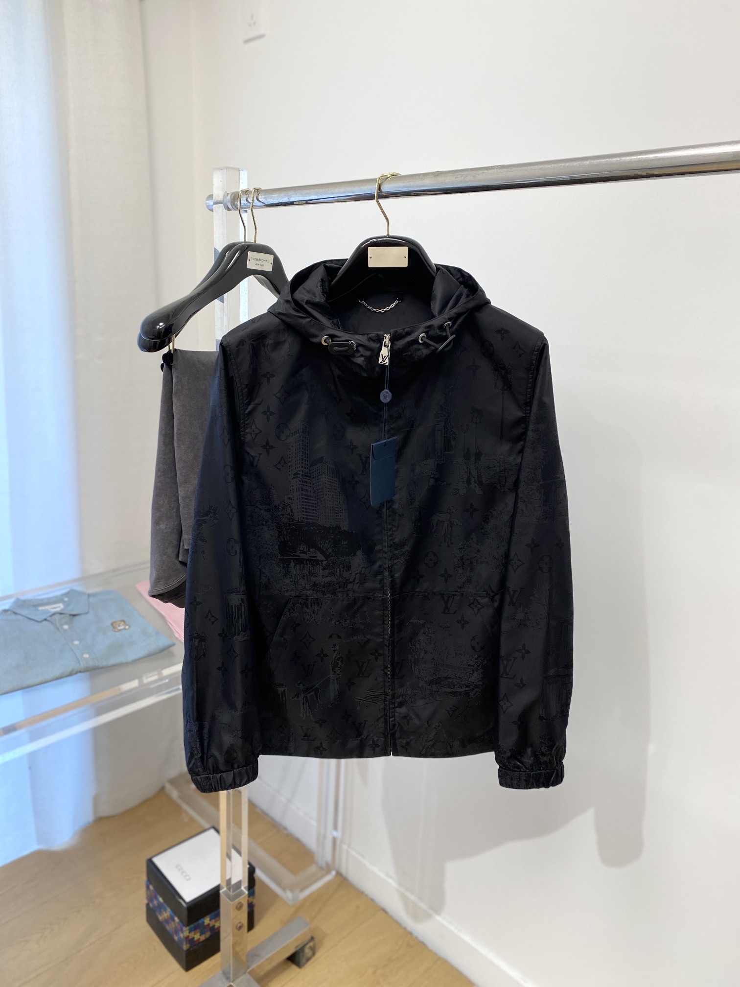 NO:116752,Louis Vuitton, new jacket, fashionable and handsome, simple and versatile, original hardware and accessories logo, customized original fabric, not only crisp, maintains the trendy silhouette, and is comfortable to wear, and the yarn is more delicate, the number M-3XL, louis vuitton, jackets & coats, jackets & coats, alexander wang19860909路易威登、新品夹克外套,时尚帅气,简约百搭款,原版五金辅料logo,定制原版面料,不仅挺括,保持潮流的廓形,又穿着舒适,纱织更细腻,码数M-3XL,,louis vuitton,jackets & coats,jackets & coats,alexander wang,Men's clothing