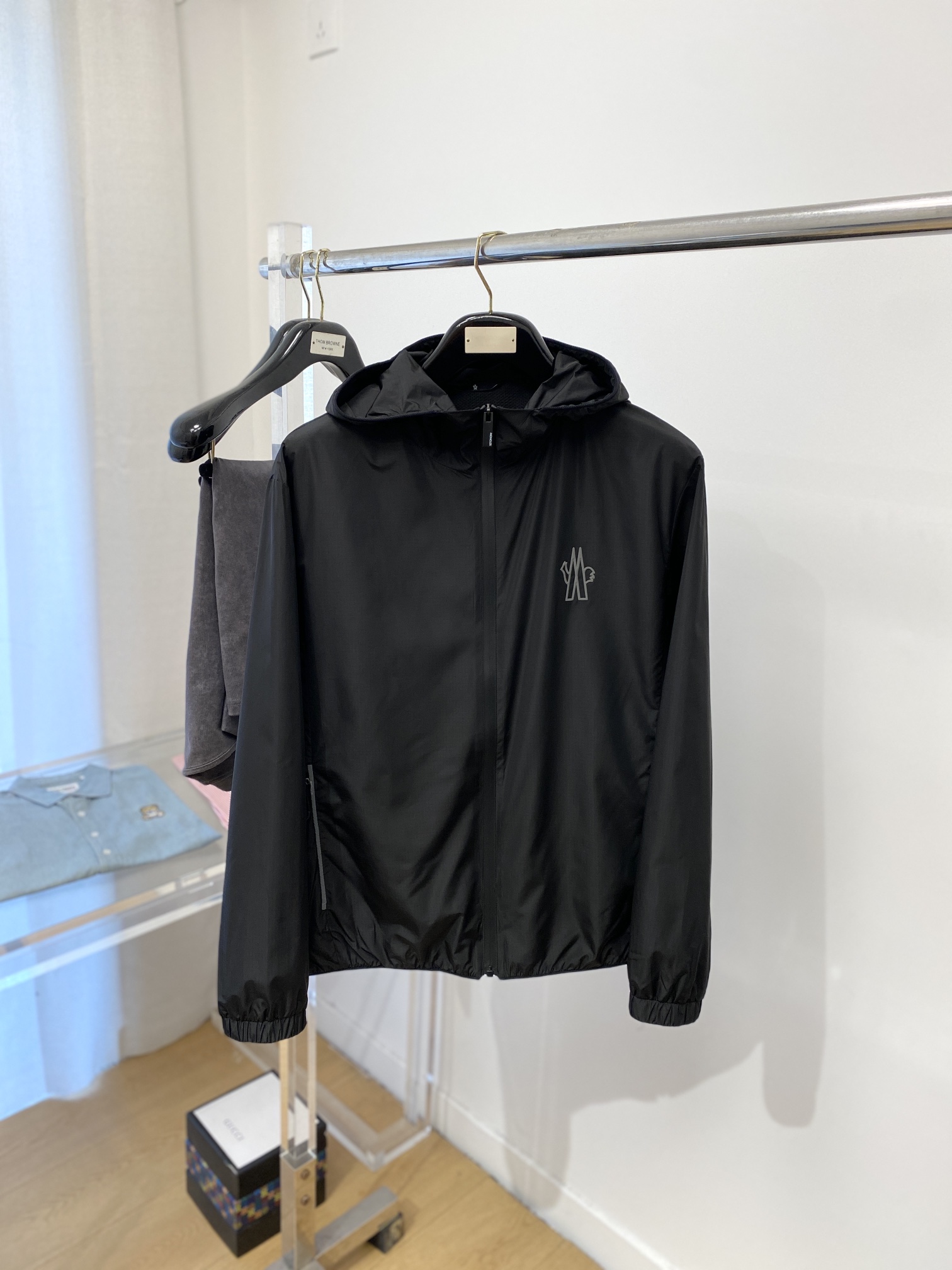 NO:121734,The cover, 2025 new jacket jacket, fashionable and handsome, simple and versatile style, top printed pattern logo on the chest, customized original fabric, not only crisp, maintains the trendy silhouette, and is comfortable to wear, the yarn weaving is more delicate, the number M-3XL, Moncler, jackets & coats, jackets & coats, alexander wang19860909蒙口、2025新品夹克外套,时尚帅气,简约百搭款,胸前顶级印花图案logo,定制原版面料,不仅挺括,保持潮流的廓形,又穿着舒适,纱织更细腻,码数M-3XL,,Moncler,jackets & coats,jackets & coats,alexander wang,Men's clothing