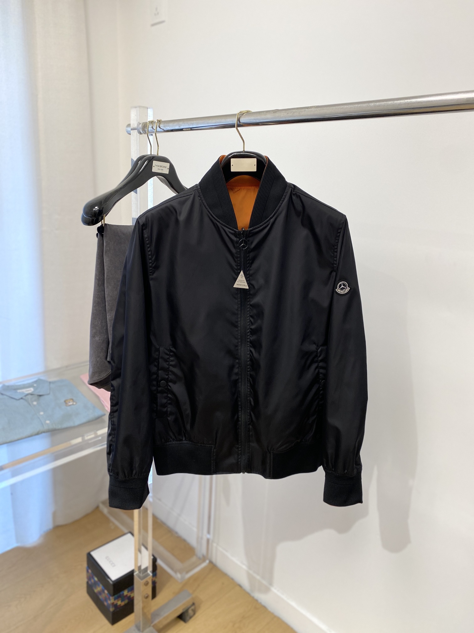 NO:120350,Mainly recommended: 2025 new double-sided jacket, fashionable and handsome, simple and versatile style, cuff embroidery decorative pattern logo, customized original fabric, not only crisp, maintains the trendy silhouette, and is comfortable to wear, and the yarn is more delicate, the number M-3XL, Moncler, jackets & coats, jackets & coats, alexander wang19860909主推 蒙口、2025新品双面穿夹克外套,时尚帅气,简约百搭款,袖口刺绣装饰图案logo,定制原版面料,不仅挺括,保持潮流的廓形,又穿着舒适,纱织更细腻,码数M-3XL,,Moncler,jackets & coats,jackets & coats,alexander wang,Men's clothing