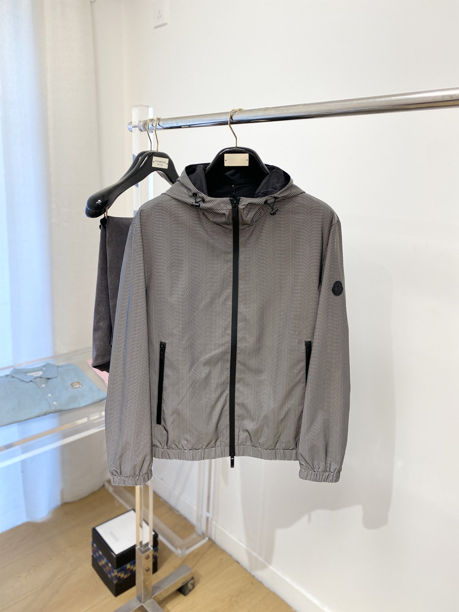 NO:116748,The cover, new jacket, fashionable and handsome, simple and versatile style, cuff embroidery decorative pattern logo, customized original fabric, not only crisp, maintains the trendy silhouette, and is comfortable to wear, and the yarn is more delicate, the number M-3XL, Moncler, jackets & coats, jackets & coats, alexander wang19860909蒙口、新品夹克外套,时尚帅气,简约百搭款,袖口刺绣装饰图案logo,定制原版面料,不仅挺括,保持潮流的廓形,又穿着舒适,纱织更细腻,码数M-3XL,,Moncler,jackets & coats,jackets & coats,alexander wang,Men's clothing