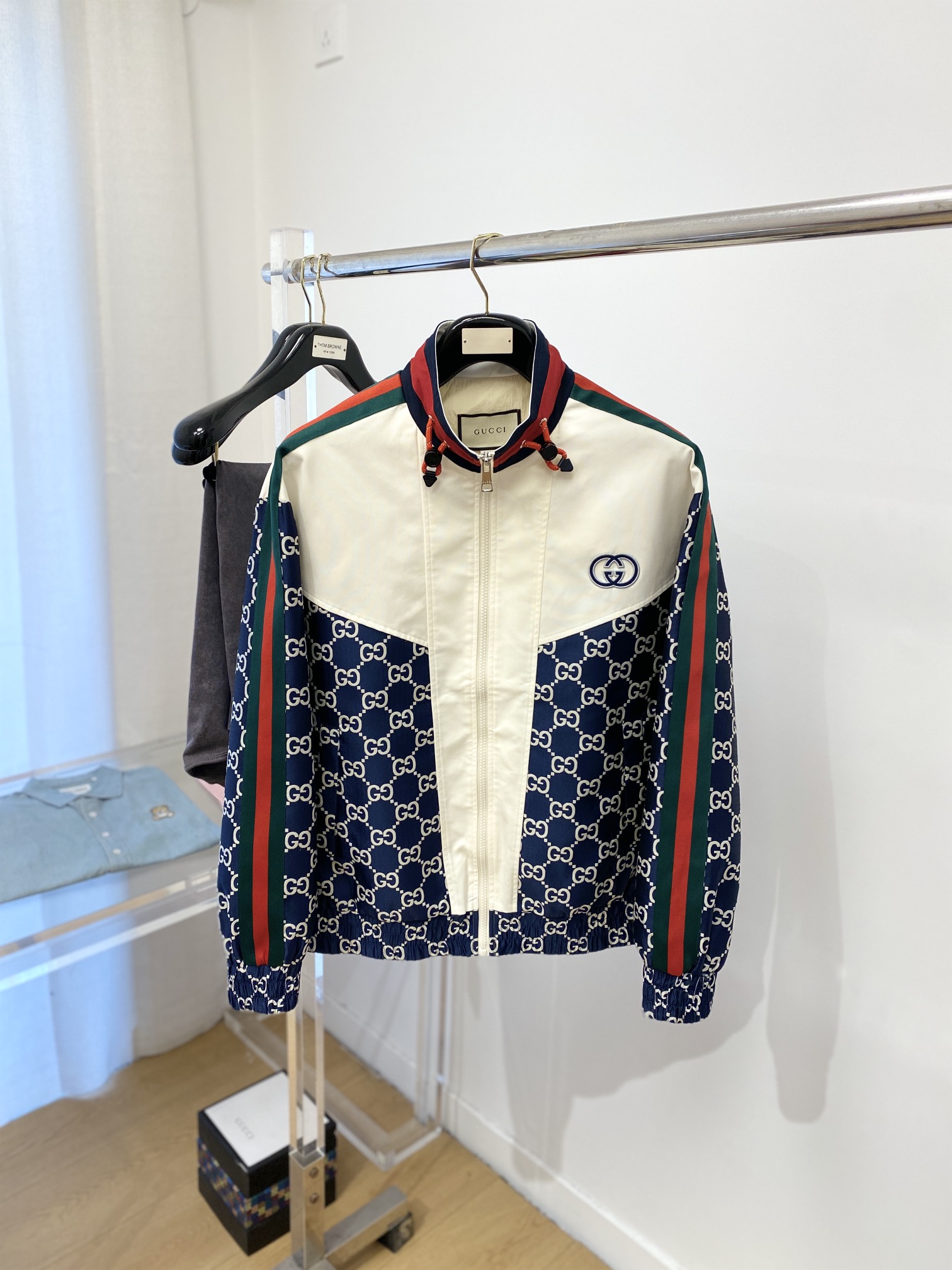 NO:116763,Guqi, new jacket, fashionable and handsome, simple and versatile style, exquisite embroidered letter logo on the chest, customized original fabric, not only crisp, maintains the trendy silhouette, and is comfortable to wear, and the yarn is more delicate, the number M-3XL,, jackets & coats, jackets & coats, alexander wang19860909古奇、新品夹克外套,时尚帅气,简约百搭款,胸前精致刺绣字母logo,定制原版面料,不仅挺括,保持潮流的廓形,又穿着舒适,纱织更细腻,码数M-3XL,,jackets & coats,jackets & coats,alexander wang,Men's clothing