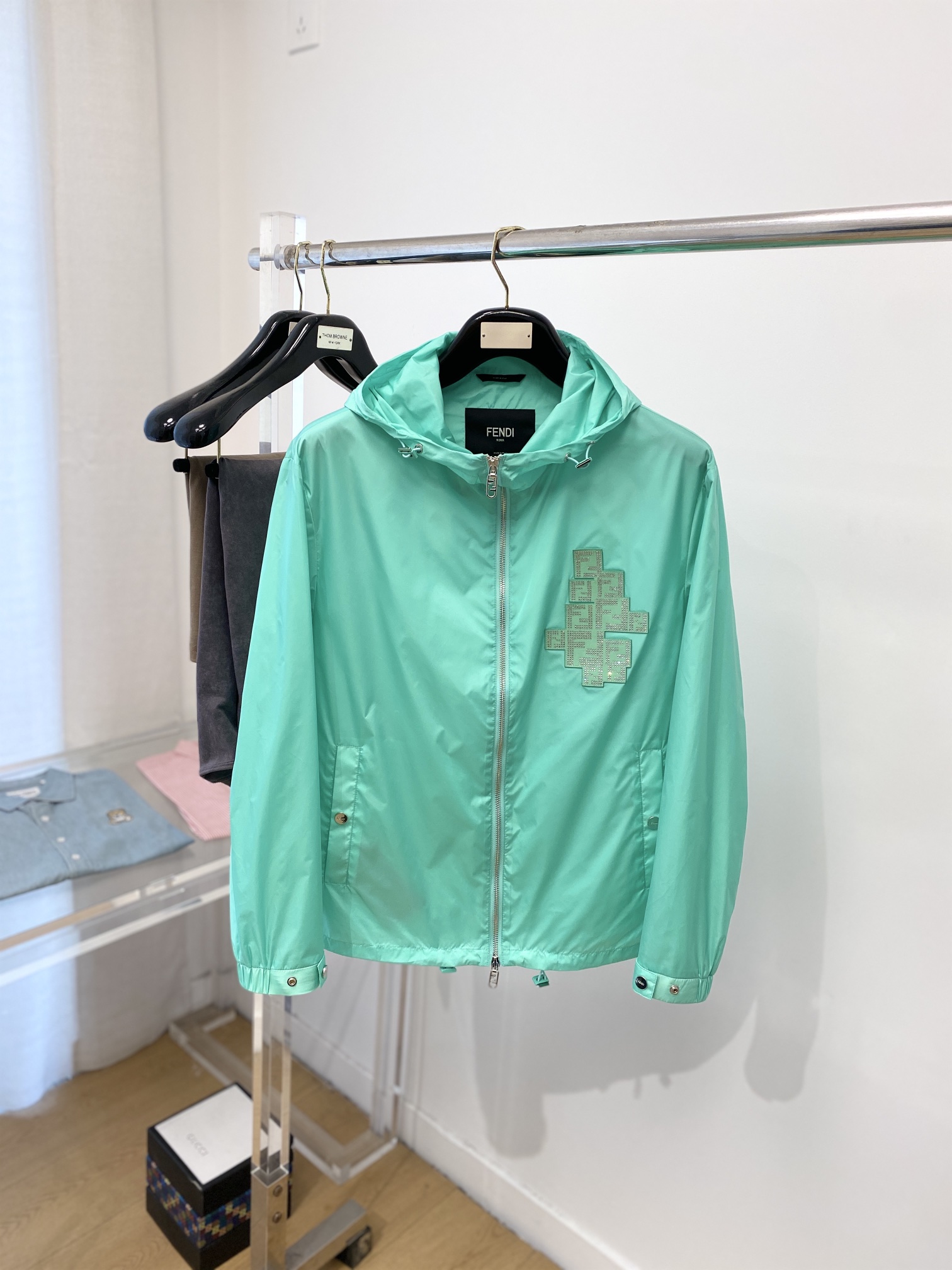 NO:116779,Fendi, new jacket jacket, fashionable and handsome, simple and versatile style, chest embroidery decorative letter logo, customized original fabric, not only crisp, maintains the trendy silhouette, and is comfortable to wear, the yarn weaving is more delicate, the number M-3XL, fendi, jackets & coats, jackets & coats, alexander wang19860909芬迪、新品夹克外套,时尚帅气,简约百搭款,胸前刺绣装饰字母logo,定制原版面料,不仅挺括,保持潮流的廓形,又穿着舒适,纱织更细腻,码数M-3XL,,fendi,jackets & coats,jackets & coats,alexander wang,Men's clothing