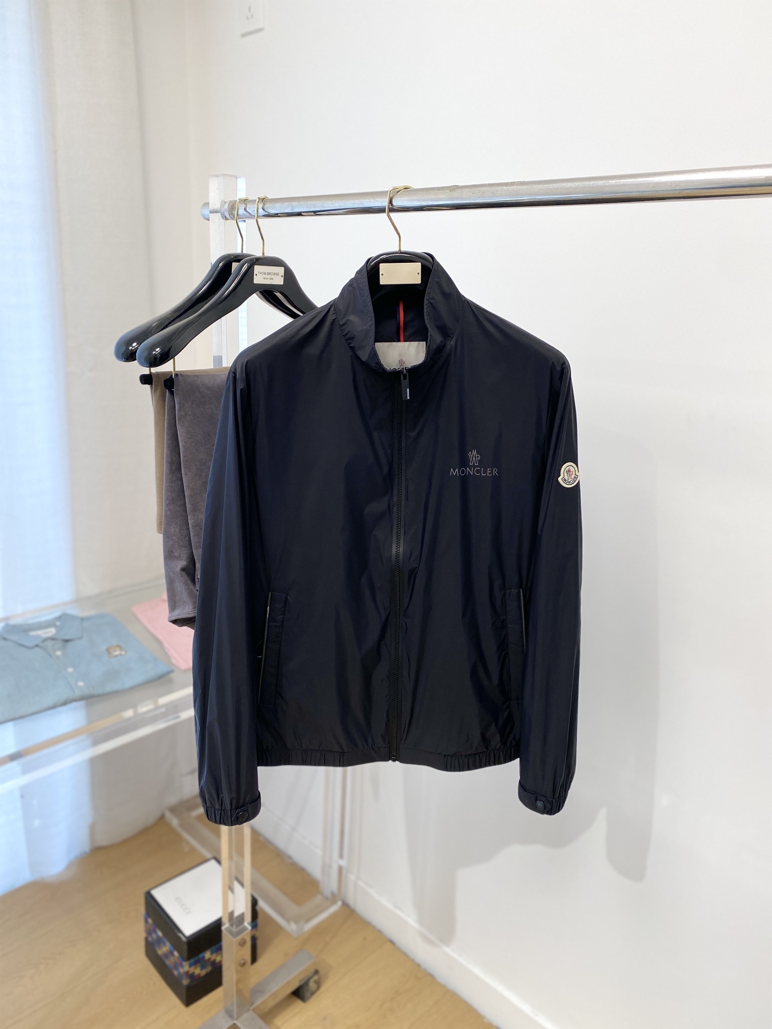 NO:121733,The cover, 2025 new jacket jacket, fashionable and handsome, simple and versatile style, cuff embroidery decorative pattern logo, customized original fabric, not only crisp, maintains the trendy silhouette, and is comfortable to wear, the yarn weaving is more delicate, the number M-3XL, Moncler, jackets & coats, jackets & coats, alexander wang19860909蒙口、2025新品夹克外套,时尚帅气,简约百搭款,袖口刺绣装饰图案logo,定制原版面料,不仅挺括,保持潮流的廓形,又穿着舒适,纱织更细腻,码数M-3XL,,Moncler,jackets & coats,jackets & coats,alexander wang,Men's clothing