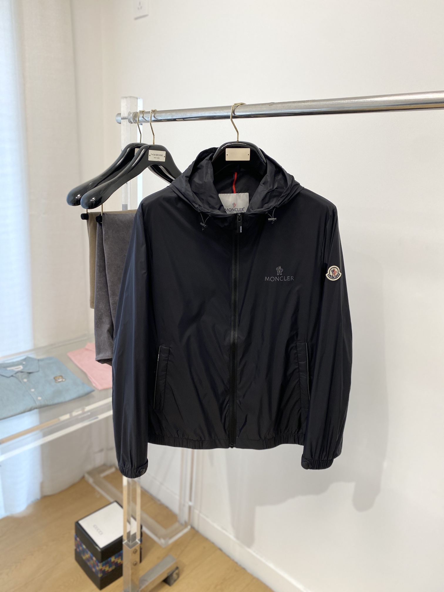 NO:116786,The cover, new jacket, fashionable and handsome, simple and versatile style, cuff embroidery decorative pattern logo, customized original fabric, not only crisp, maintains the trendy silhouette, and is comfortable to wear, and the yarn is more delicate, the number M-3XL, Moncler, jackets & coats, jackets & coats, alexander wang19860909蒙口、新品夹克外套,时尚帅气,简约百搭款,袖口刺绣装饰图案logo,定制原版面料,不仅挺括,保持潮流的廓形,又穿着舒适,纱织更细腻,码数M-3XL,,Moncler,jackets & coats,jackets & coats,alexander wang,Men's clothing