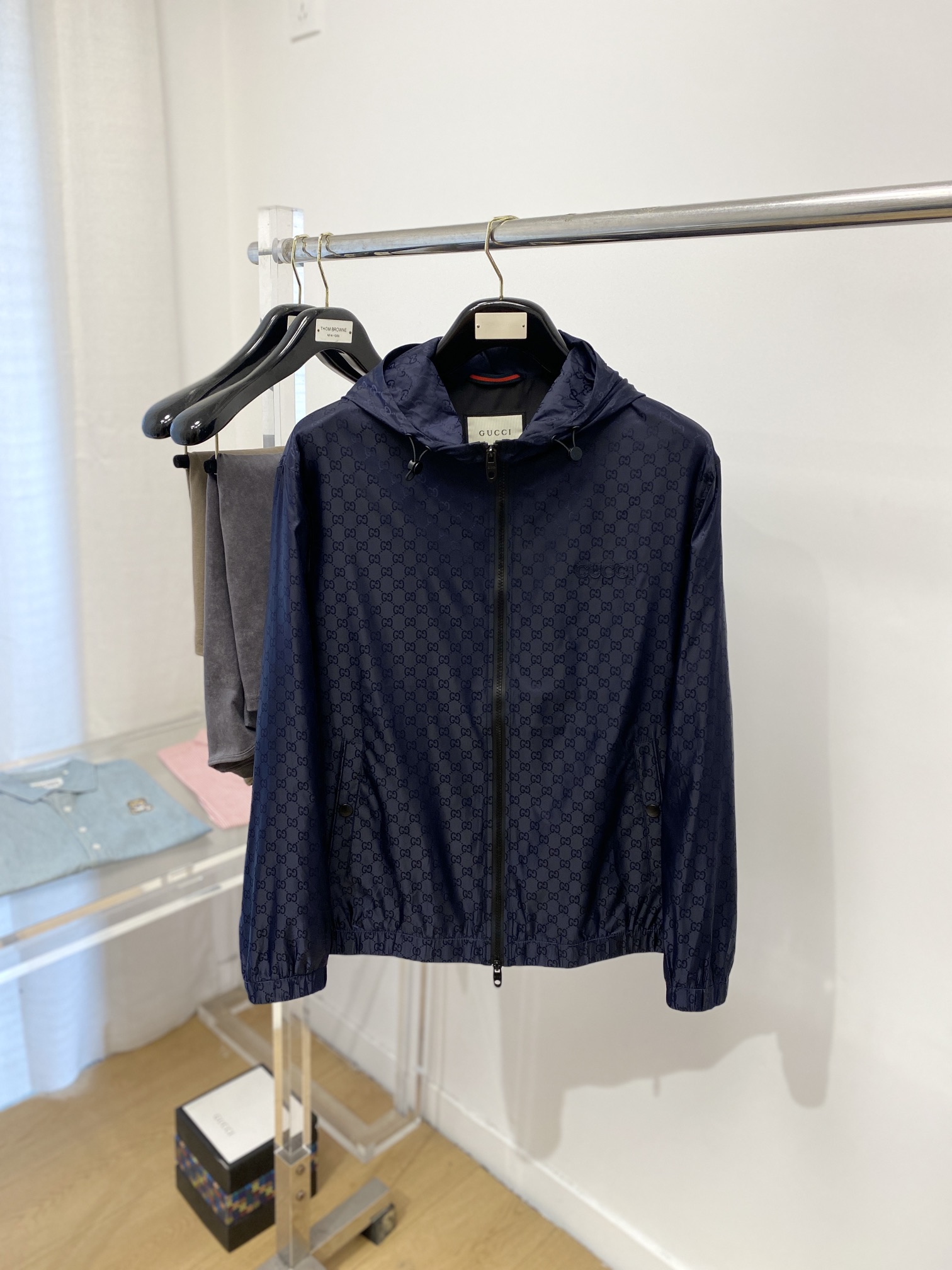 NO:121722,Guqi, 2025 new jacket jacket, fashionable and handsome, simple and versatile style, chest embroidery decorative letter logo, customized original fabric, not only crisp, maintains the trendy silhouette, and is comfortable to wear, the yarn weaving is more delicate, the number M-3XL, jackets & coats, jackets & coats, alexander wang19860909古奇、2025新品夹克外套,时尚帅气,简约百搭款,胸前刺绣装饰字母logo,定制原版面料,不仅挺括,保持潮流的廓形,又穿着舒适,纱织更细腻,码数M-3XL,,jackets & coats,jackets & coats,alexander wang,Men's clothing