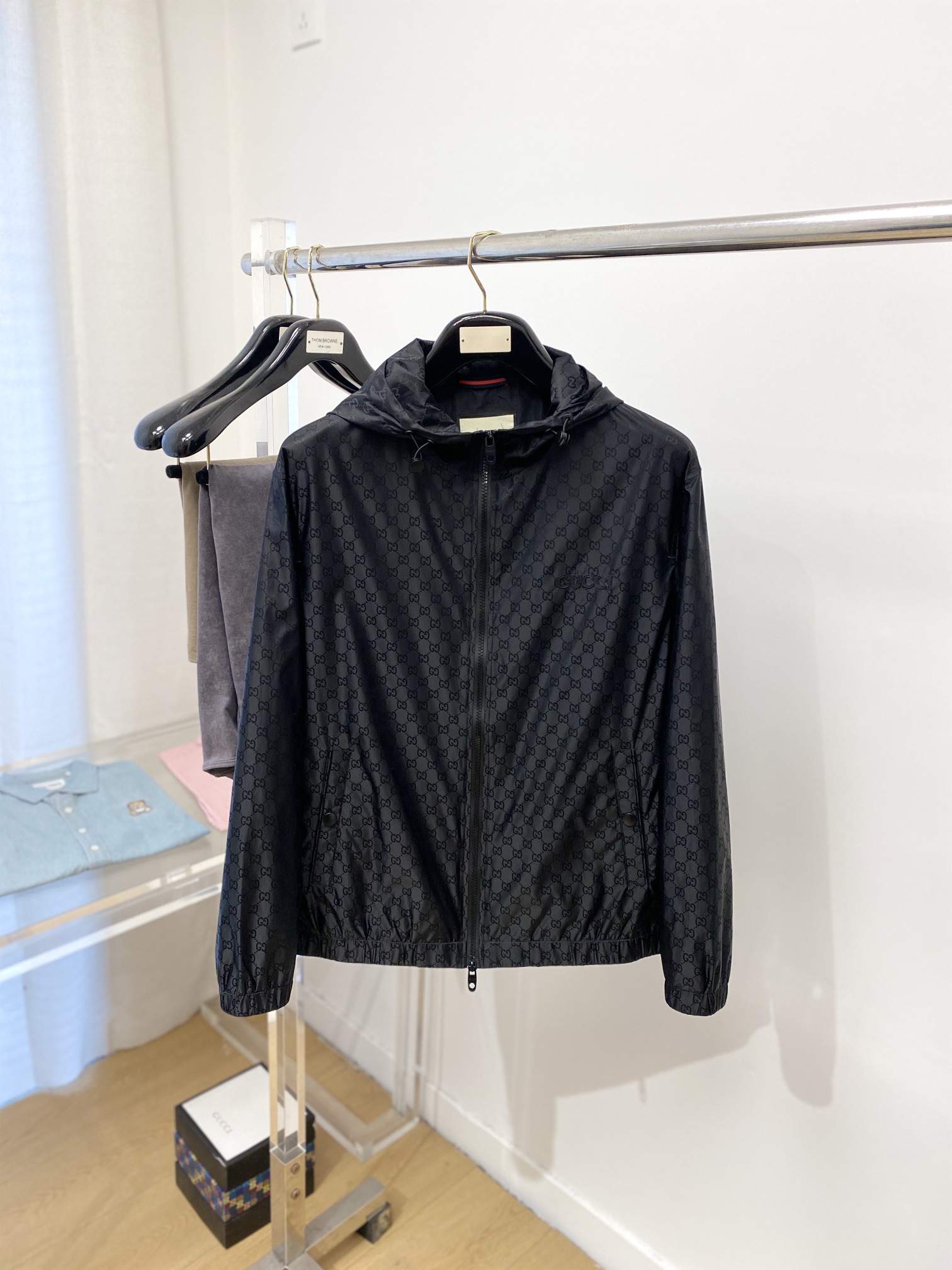 NO:120343,Mainly recommended Guqi, 2025 new jacket jacket, fashionable and handsome, simple and versatile style, chest embroidery decorative letter logo, customized original fabric, not only crisp, maintains a fashionable silhouette, and is comfortable to wear, with more delicate yarn, M-3XL,, jackets & coats, jackets & coats, alexander wang19860909主推 古奇、2025新品夹克外套,时尚帅气,简约百搭款,胸前刺绣装饰字母logo,定制原版面料,不仅挺括,保持潮流的廓形,又穿着舒适,纱织更细腻,码数M-3XL,,jackets & coats,jackets & coats,alexander wang,Men's clothing