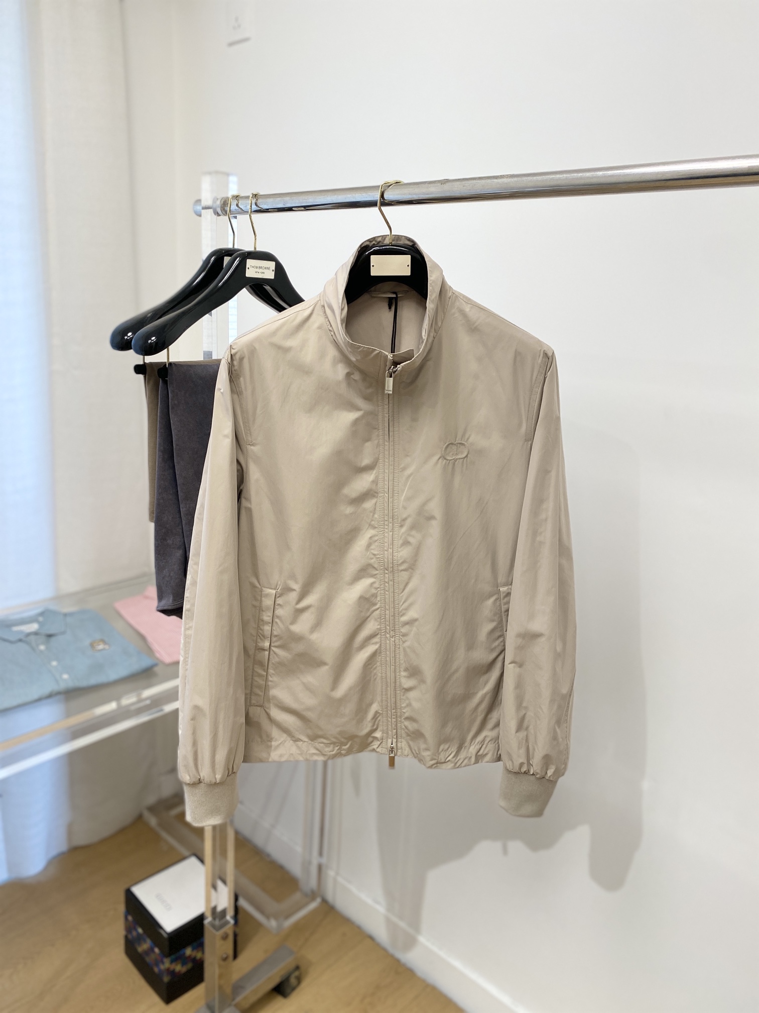 NO:116769,Dior, new jacket jacket, fashionable and handsome, simple and versatile, chest design, concave embroidered letter logo, custom original fabric, not only crisp, maintains the trendy silhouette, and is comfortable to wear, the yarn weaving is more delicate, the number M-3XL,,dior, jackets & coats, jackets & coats, alexander wang19860909迪奥、新品夹克外套,时尚帅气,简约百搭款,胸前设计凹凸刺绣字母logo,定制原版面料,不仅挺括,保持潮流的廓形,又穿着舒适,纱织更细腻,码数M-3XL,,dior,jackets & coats,jackets & coats,alexander wang,Men's clothing