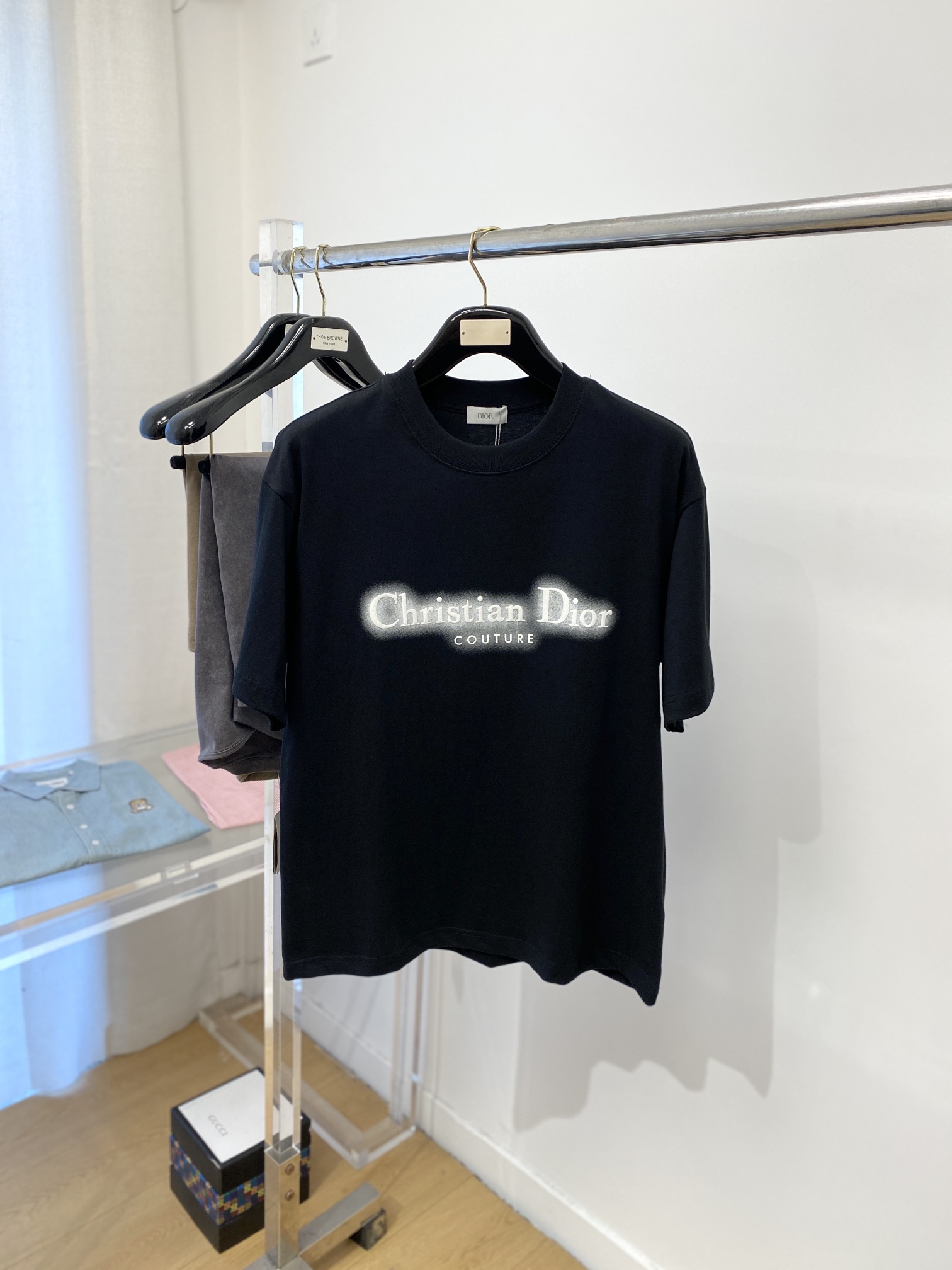 NO:116775,Dior, the latest short-sleeved T-shirt, handsome and fashionable, top printed letter logo on the chest, simple and versatile style. Fabric cotton is not only crisp, maintains the trendy silhouette, but also comfortable to wear, and the yarn is more delicate, S-XL,,dior, T-shirt,tees, t-shirt,alexander wang19860909迪奥、最新款短袖T恤,帅气时尚,胸前顶级印花字母logo,简约百搭款.面料棉 不仅挺括,保持潮流的廓形,又穿着舒适,纱织更细腻,码数S-XL,,dior,T-shirt,tees，t-shirt,alexander wang,Men's clothing