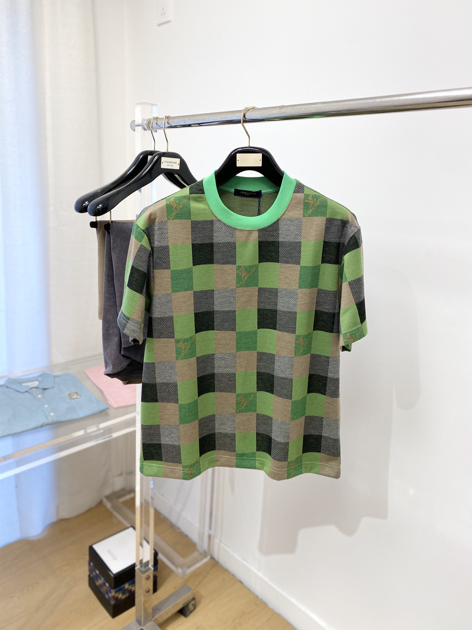 NO:116793,Louis Vuitton, the latest short-sleeved T-shirt, handsome and fashionable, top-quality letter logo on the chest, simple and versatile. Fabric cotton is not only crisp, maintains the trendy silhouette, but also comfortable to wear, and the yarn is more delicate, S-XL,,louis vuitton, T-shirt,tees, t-shirt,alexander wang19860909路易威登、最新款短袖T恤,帅气时尚,胸前顶级定织字母logo,简约百搭款.面料棉 不仅挺括,保持潮流的廓形,又穿着舒适,纱织更细腻,码数S-XL,,louis vuitton,T-shirt,tees，t-shirt,alexander wang,Men's clothing