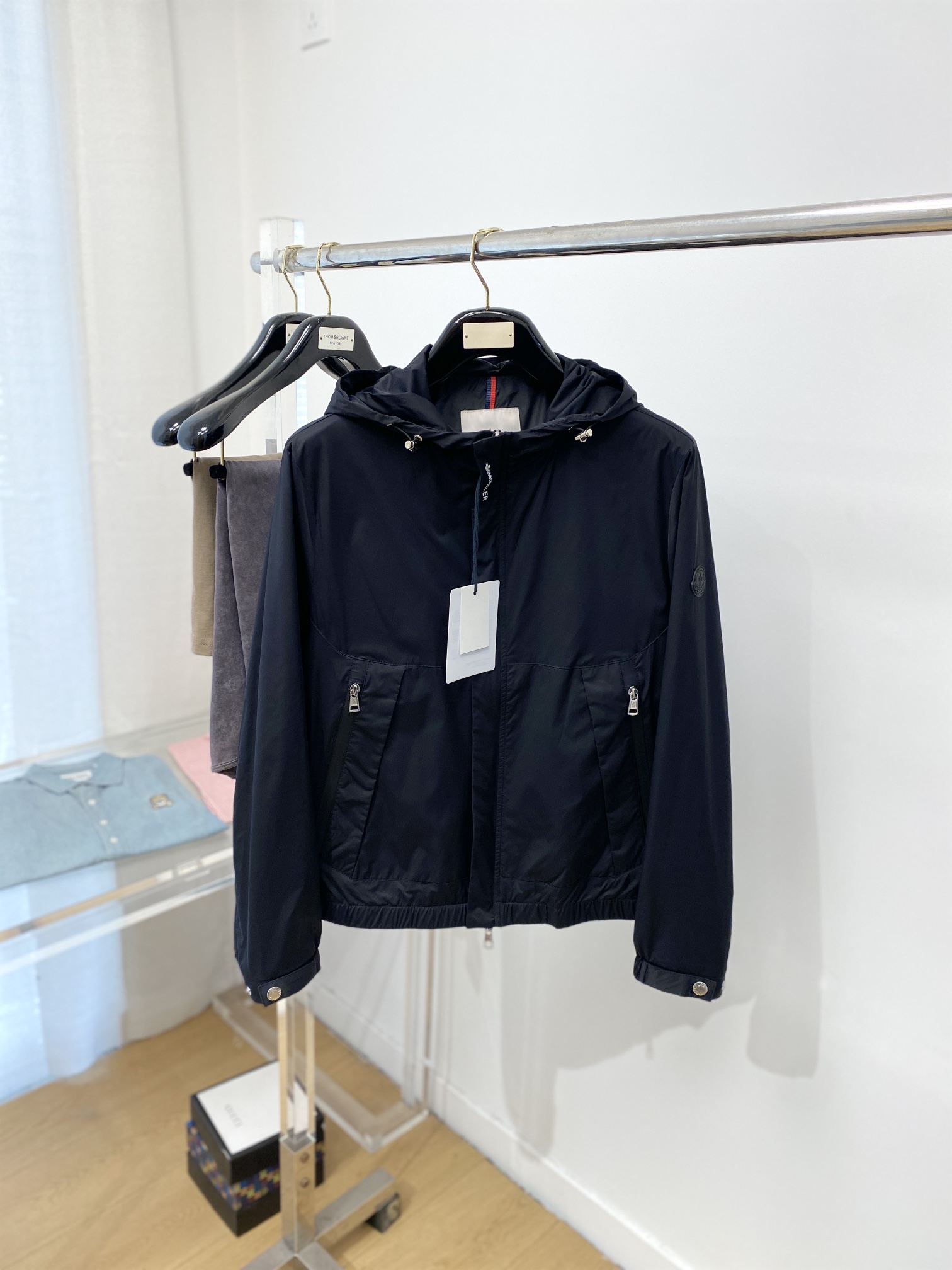 NO:118288,The cover, 2025 new jacket jacket, fashionable and handsome, simple and versatile style, cuff embroidery decorative pattern logo, customized original fabric, not only crisp, maintains the trendy silhouette, and is comfortable to wear, the yarn weaving is more delicate, the number M-3XL, Moncler, jackets & coats, jackets & coats, alexander wang19860909蒙口、2025新品夹克外套,时尚帅气,简约百搭款,袖口刺绣装饰图案logo,定制原版面料,不仅挺括,保持潮流的廓形,又穿着舒适,纱织更细腻,码数M-3XL,,Moncler,jackets & coats,jackets & coats,alexander wang,Men's clothing