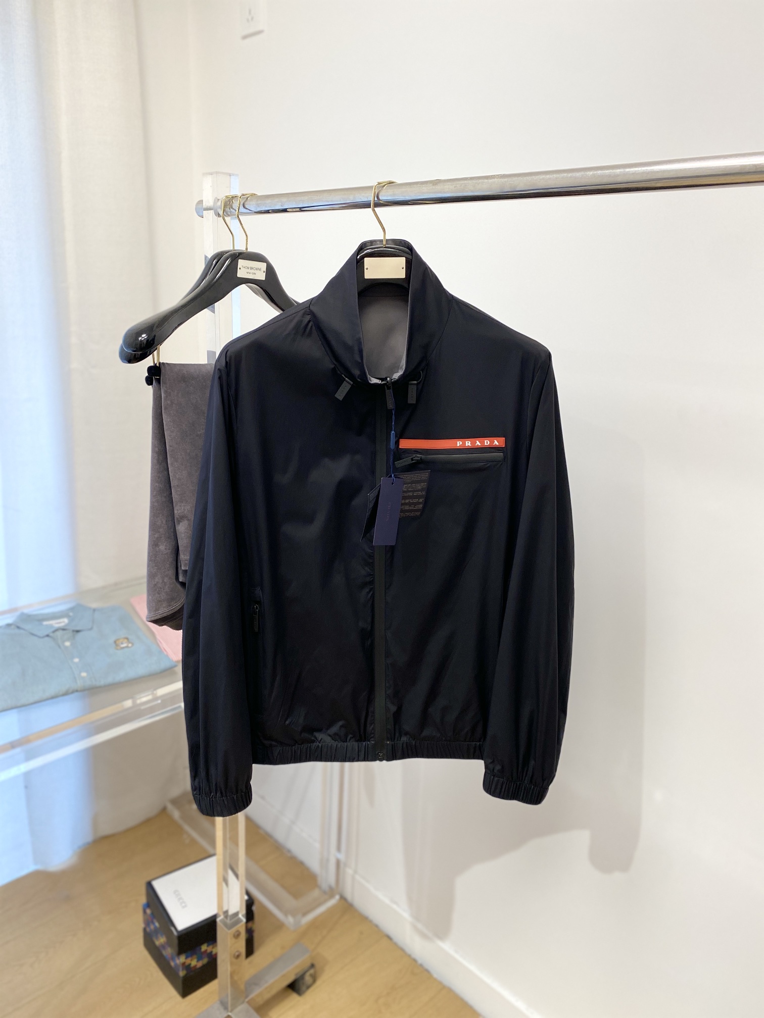 NO:118266,Prada, 2025 new double-sided jacket, fashionable and handsome, simple and versatile style, embroidered decorative letter logo on the chest, customized original fabric, not only crisp, maintains the trendy silhouette, and is comfortable to wear, and the yarn weaving is more delicate, the number M-3XL, prada, jackets & coats, jackets & coats, alexander wang19860909普拉达、2025新品双面穿夹克外套,时尚帅气,简约百搭款,胸前刺绣装饰字母logo,定制原版面料,不仅挺括,保持潮流的廓形,又穿着舒适,纱织更细腻,码数M-3XL,,prada,jackets & coats,jackets & coats,alexander wang,Men's clothing