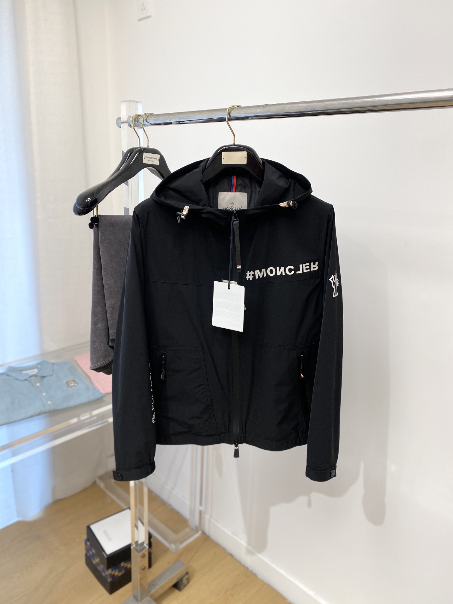 NO:118273,The cover, 2025 new jacket jacket, fashionable and handsome, simple and versatile style, top printed letter logo on the chest, customized original fabric, not only crisp, maintains the trendy silhouette, and is comfortable to wear, the yarn weaving is more delicate, the number M-3XL, Moncler, jackets & coats, jackets & coats, alexander wang19860909蒙口、2025新品夹克外套,时尚帅气,简约百搭款,胸前顶级印花字母logo,定制原版面料,不仅挺括,保持潮流的廓形,又穿着舒适,纱织更细腻,码数M-3XL,,Moncler,jackets & coats,jackets & coats,alexander wang,Men's clothing