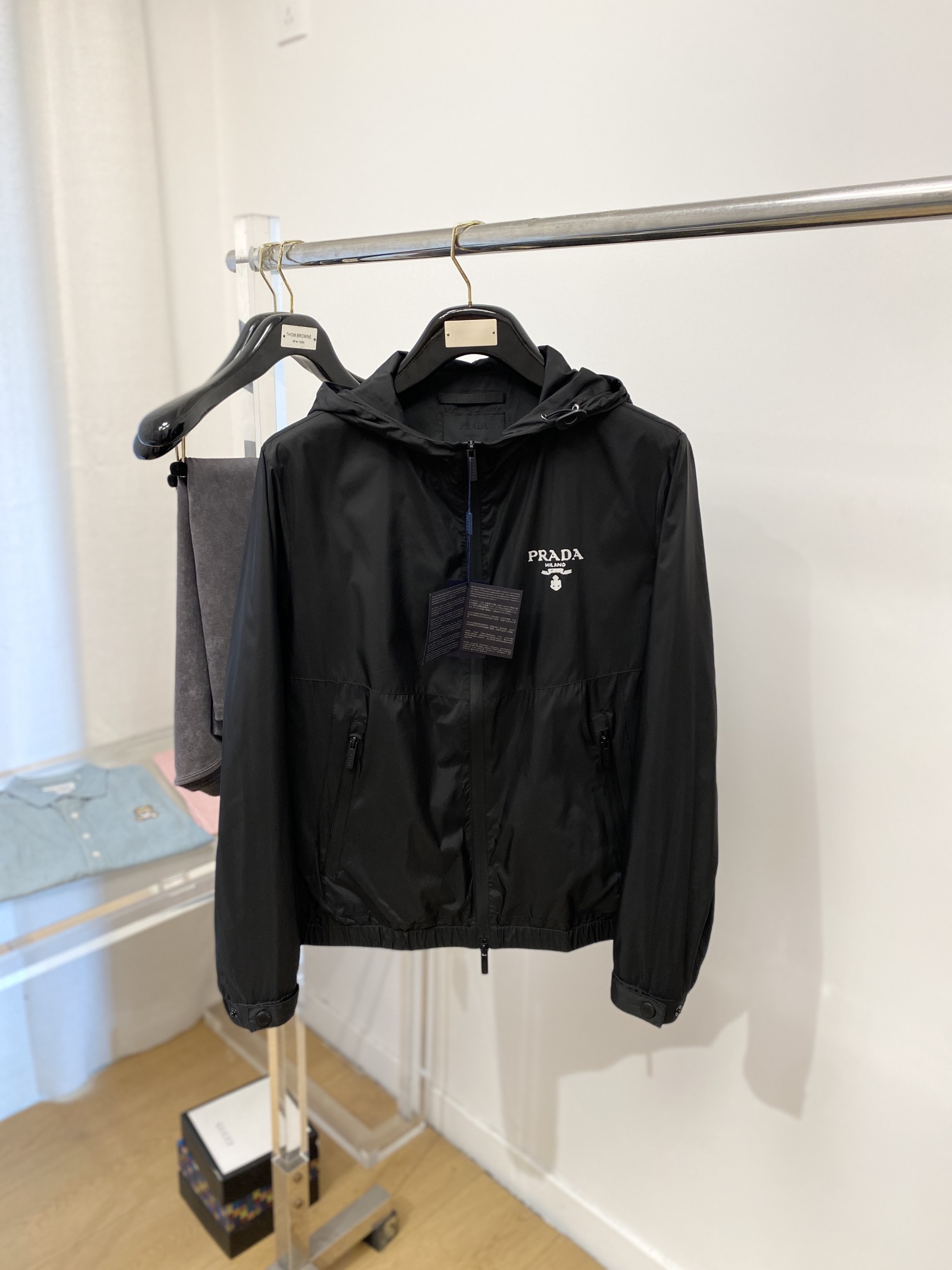 NO:118276,Prada, 2025 new jacket jacket, fashionable and handsome, simple and versatile, top printed letter pattern logo on the chest, customized original fabric, not only crisp, maintains the trendy silhouette, and is comfortable to wear, the yarn weaving is more delicate, the number M-3XL, prada, jackets & coats, jackets & coats, alexander wang19860909普拉达、2025新品夹克外套,时尚帅气,简约百搭款,胸前顶级印花字母图案logo,定制原版面料,不仅挺括,保持潮流的廓形,又穿着舒适,纱织更细腻,码数M-3XL,,prada,jackets & coats,jackets & coats,alexander wang,Men's clothing