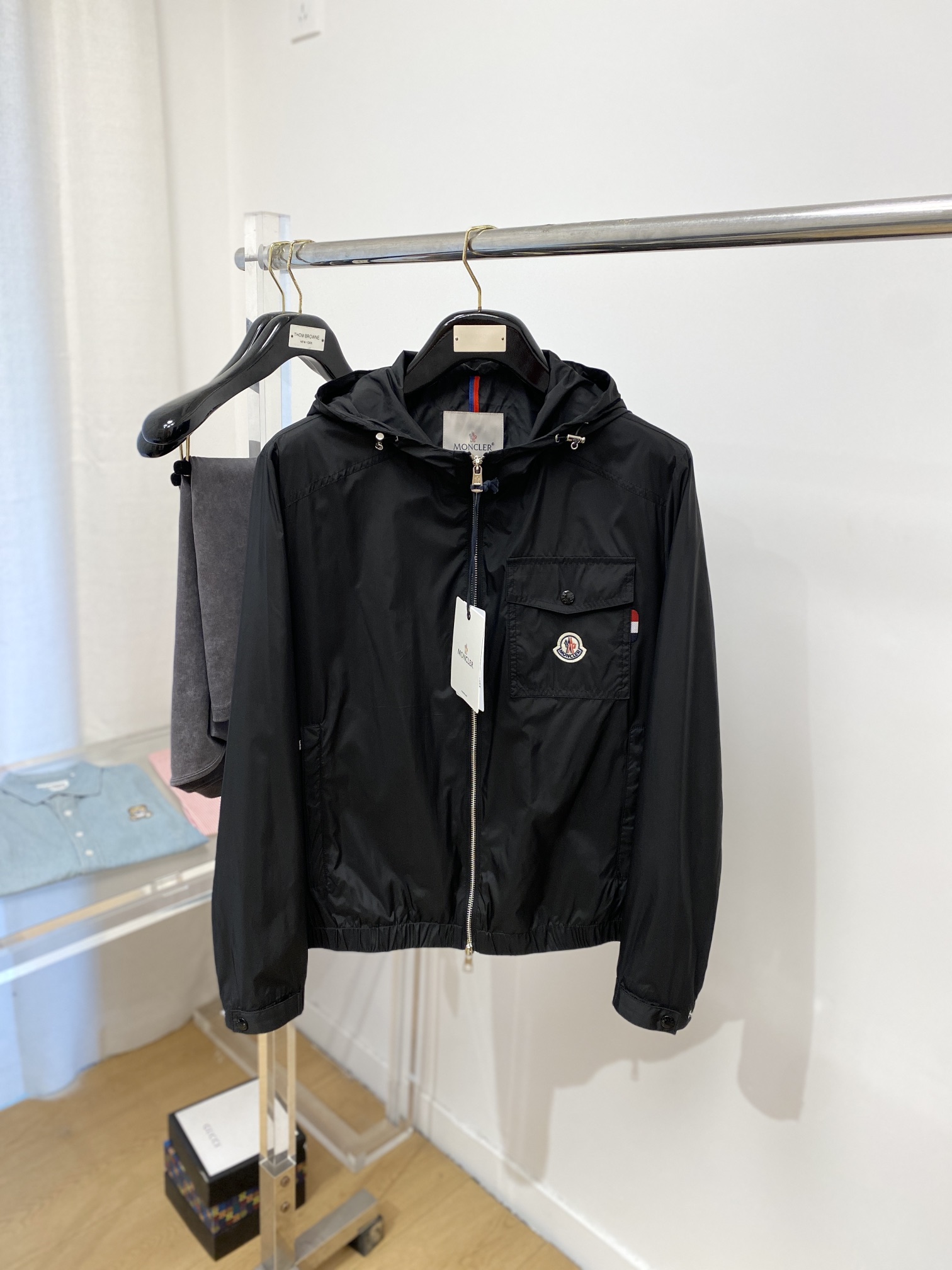 NO:118279,The cover, 2025 new jacket jacket, fashionable and handsome, simple and versatile style, chest embroidery decorative pattern logo, customized original fabric, not only crisp, maintains the trendy silhouette, and is comfortable to wear, the yarn weaving is more delicate, the number M-3XL, Moncler, jackets & coats, jackets & coats, alexander wang19860909蒙口、2025新品夹克外套,时尚帅气,简约百搭款,胸前刺绣装饰图案logo,定制原版面料,不仅挺括,保持潮流的廓形,又穿着舒适,纱织更细腻,码数M-3XL,,Moncler,jackets & coats,jackets & coats,alexander wang,Men's clothing