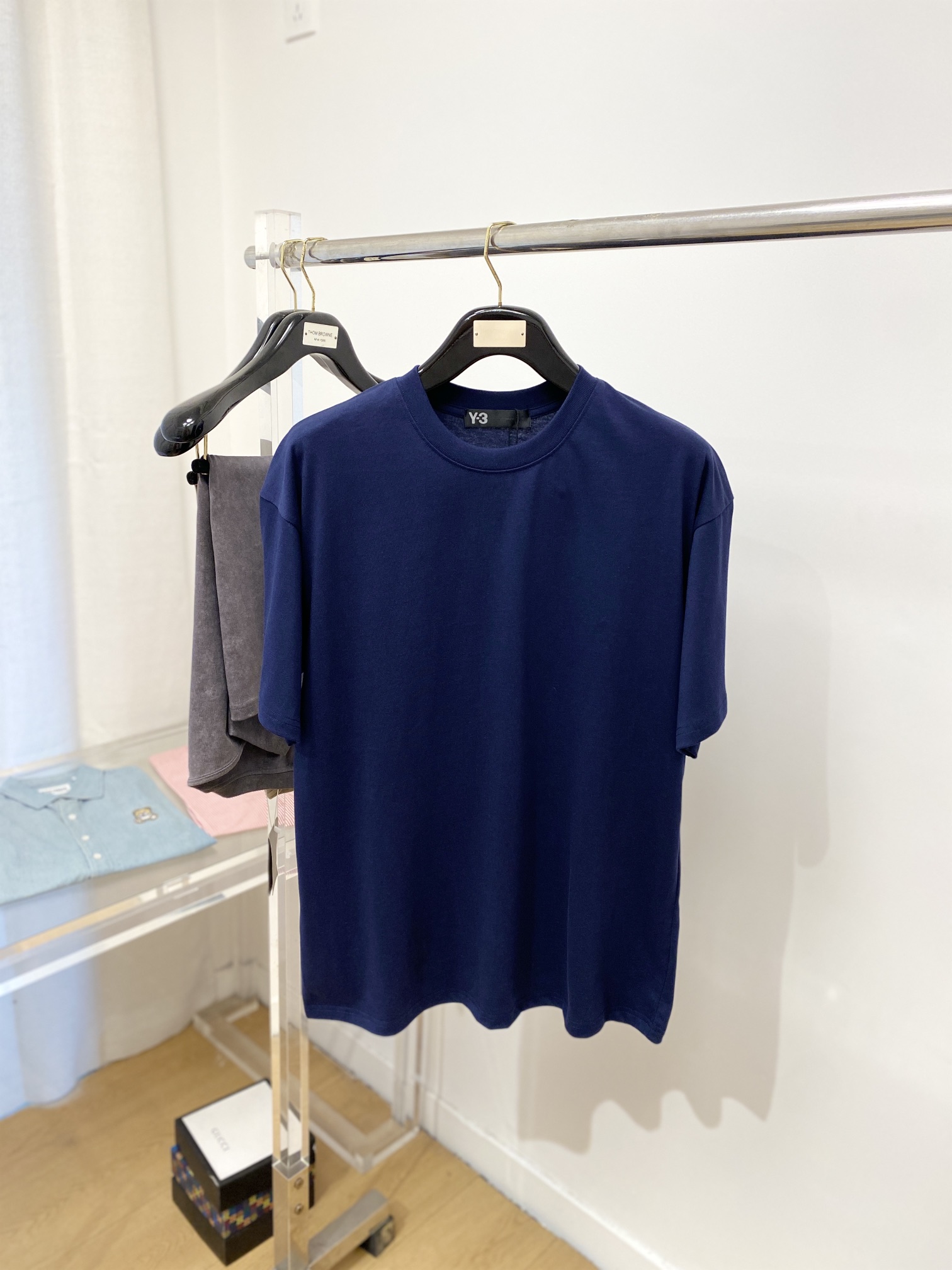 NO:118265,Y-3, the latest short-sleeved T-shirt in 2025, handsome and fashionable, back foam craft letter logo, simple and versatile style. Fabric cotton is not only crisp, maintains the trendy silhouette, and is comfortable to wear, and the yarn is more delicate, the number of S-XXL, T-shirt,tees, t-shirt,alexander wang19860909Y-3、2025最新款短袖T恤,帅气时尚,后背发泡工艺字母logo,简约百搭款.面料棉 不仅挺括,保持潮流的廓形,又穿着舒适,纱织更细腻,码数S-XXL,,T-shirt,tees，t-shirt,alexander wang,Men's clothing