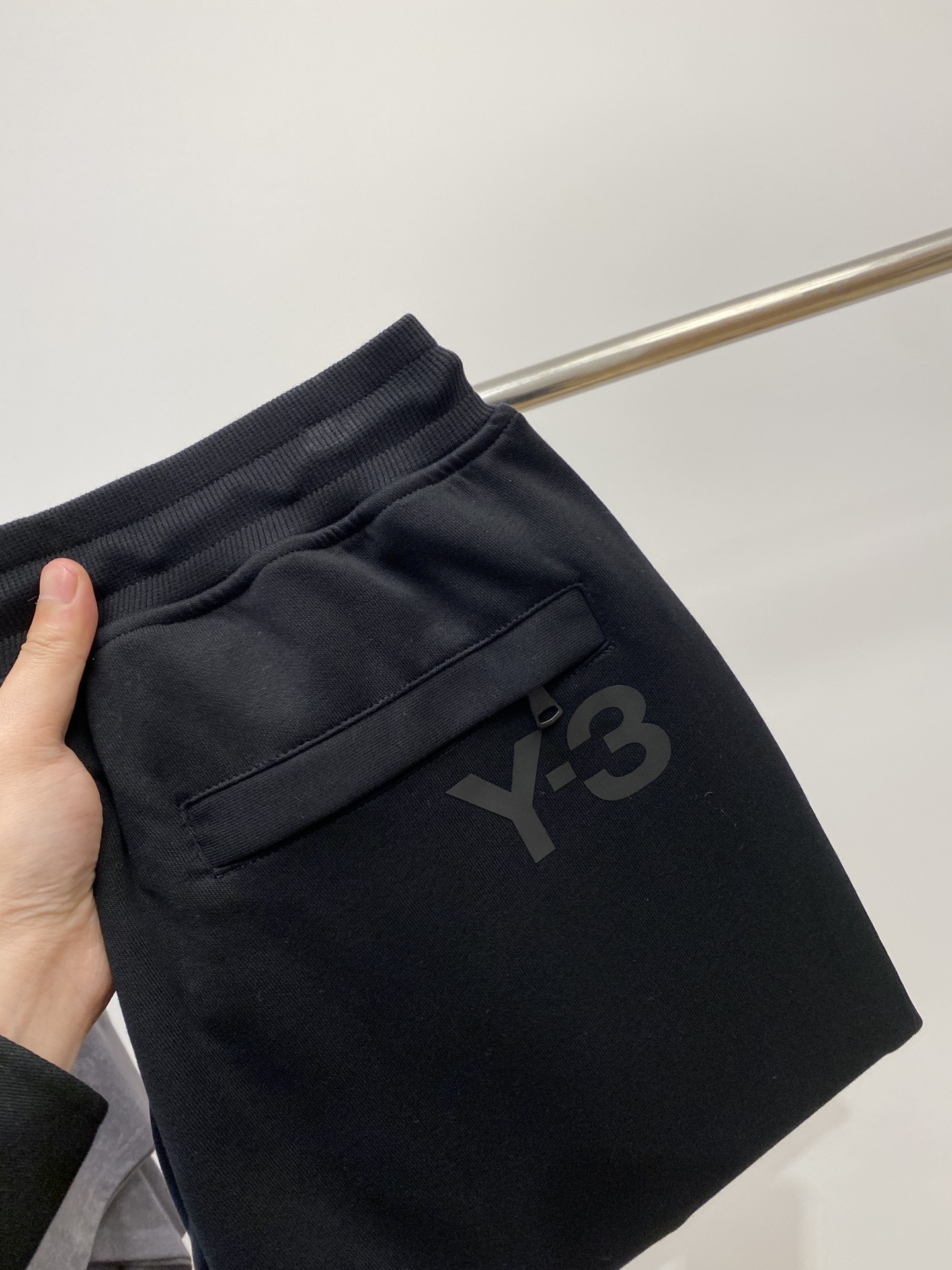 NO:119988,Y-3. Popular casual pants, high elasticity and slimming, simple and versatile, with fine workmanship, every needle can be seen with care, many celebrity celebrities love the most, lengthen the body proportions!  Micro-spin ^_^Comfortable fabric Details M-3XL, alexander wang19860909Y-3、爆款休闲裤 高弹显瘦必爆简约百搭爆款,做工精细,每一针都看得到用心,超多明星网红最爱 拉长身材比例哦！微弹 ^_^舒适面料 细节体码数M-3XL,,alexander wang,Men's clothing