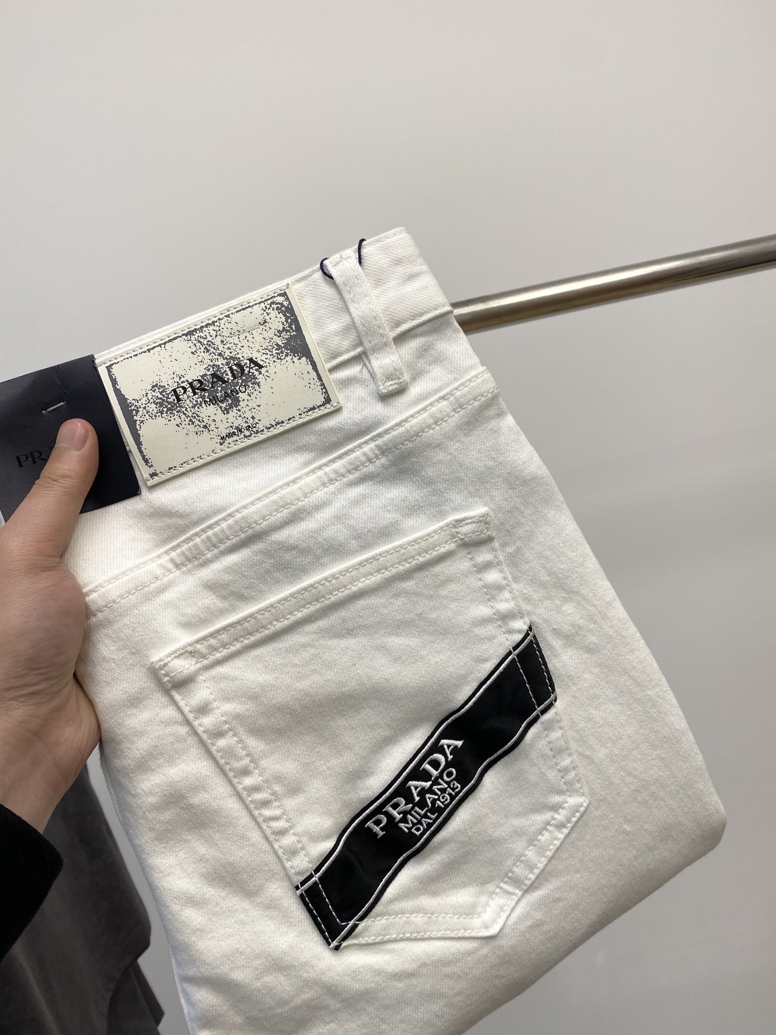 NO:123172,Prada, 2025 latest products, special counters are available at the same time, original singles, washable casual jeans, imported original washable elastic fabric, comfortable and elastic, original hardware and auxiliary decorative logo, super positive style, extremely high grade, counter quality, fashionable and stylish upper body, 29-38, prada, jeans, alexander wang19860909普拉达、2025最新品,专柜同步有售,原单狠货,水洗休闲牛仔裤,进口原版水洗弹力面料,舒适有弹性,原版五金辅料装饰logo,版型超正,档次极高,专柜品质,上身时尚有型,码数29-38,,prada,jeans,alexander wang,Men's clothing