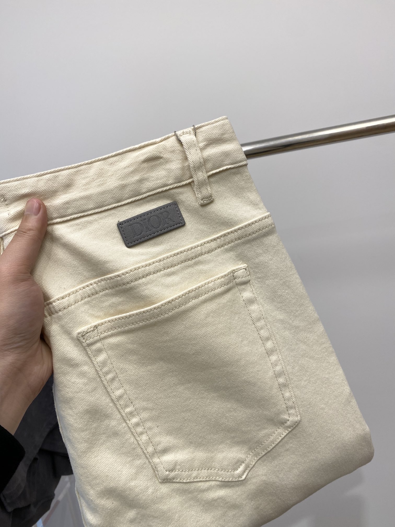 NO:123184,Dior, 2025 latest products, special counters are available at the same time, original singles, washable casual jeans, imported original washing elastic fabric, comfortable and elastic, original hardware and auxiliary decorative logo, super positive style, extremely high grade, counter quality, fashionable and stylish upper body, 29-38,,dior,jeans,alexander wang19860909迪奥、2025最新品,专柜同步有售,原单狠货,水洗休闲牛仔裤,进口原版水洗弹力面料,舒适有弹性,原版五金辅料装饰logo,版型超正,档次极高,专柜品质,上身时尚有型,码数29-38,,dior,jeans,alexander wang,Men's clothing