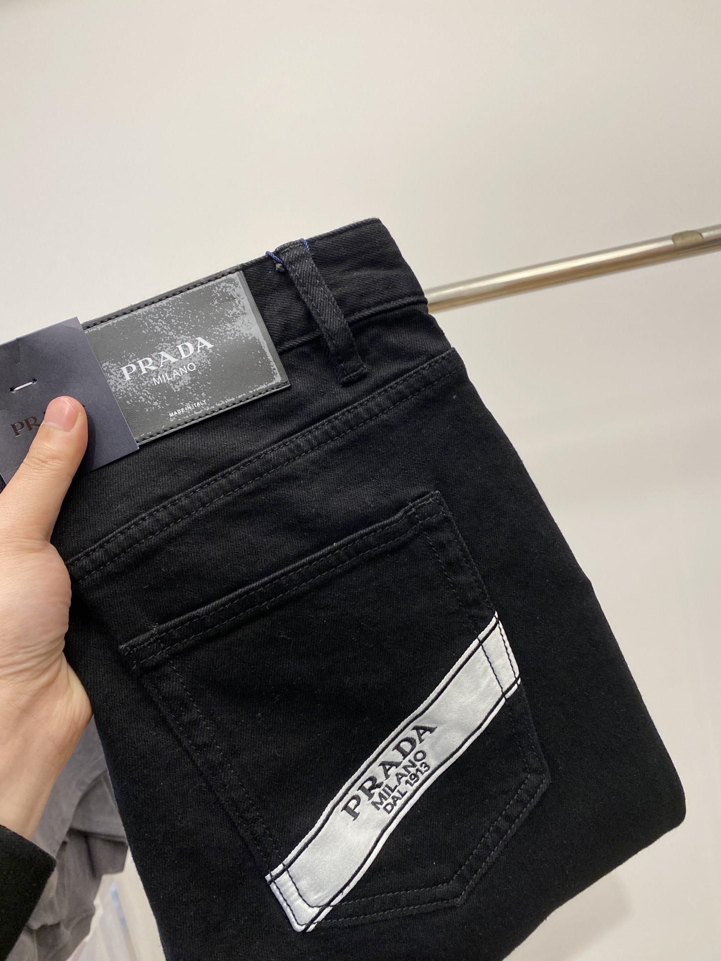 NO:123187,Prada, 2025 latest products, special counters are available at the same time, original singles, washable casual jeans, imported original washable elastic fabric, comfortable and elastic, original hardware and auxiliary decorative logo, super positive style, extremely high grade, counter quality, fashionable and stylish upper body, 29-38, prada, jeans, alexander wang19860909普拉达、2025最新品,专柜同步有售,原单狠货,水洗休闲牛仔裤,进口原版水洗弹力面料,舒适有弹性,原版五金辅料装饰logo,版型超正,档次极高,专柜品质,上身时尚有型,码数29-38,,prada,jeans,alexander wang,Men's clothing