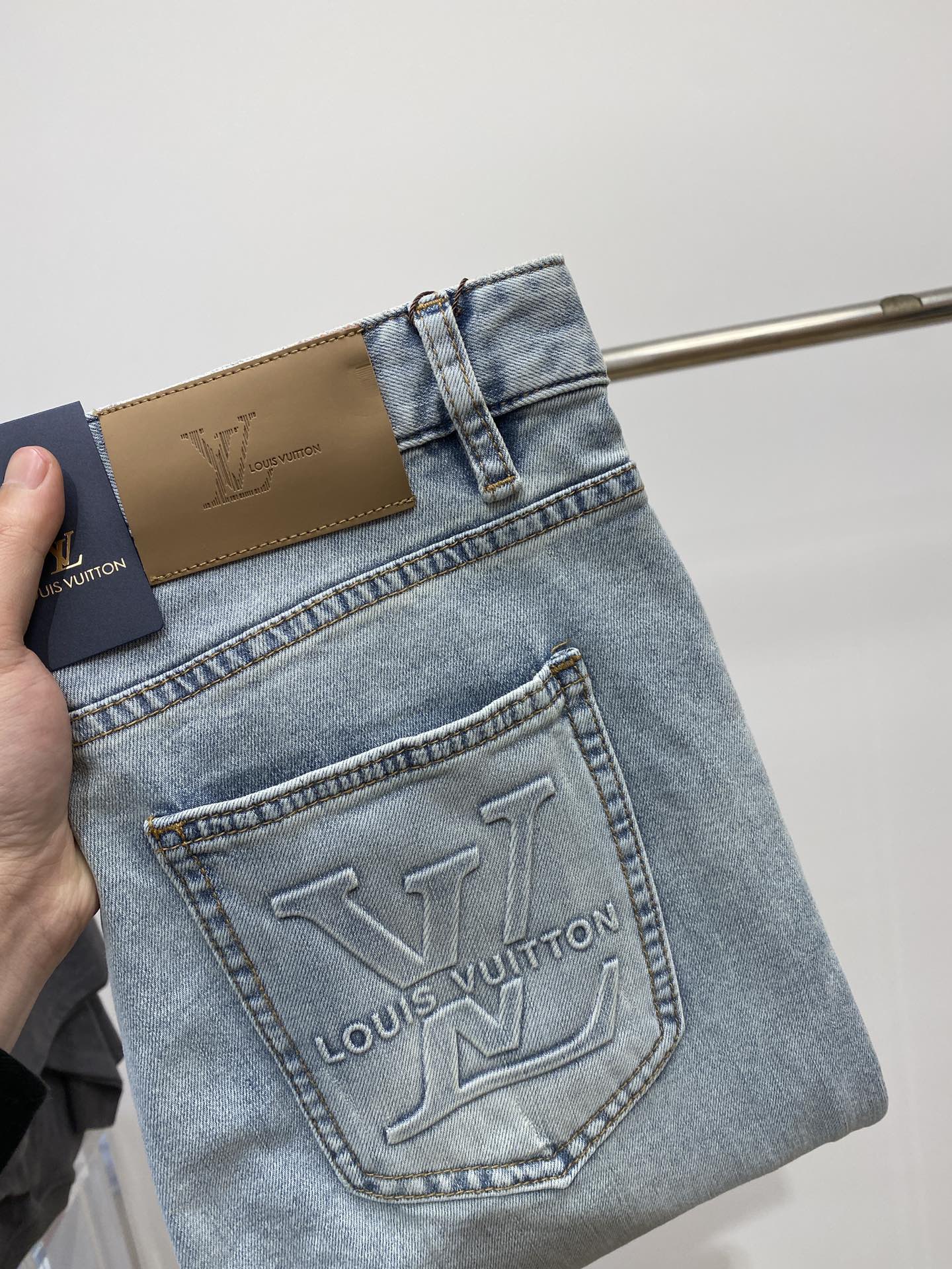 NO:123190,LV, 2025 latest products, special counters are available at the same time, original singles, washable casual jeans, imported original washable elastic fabric, comfortable and elastic, original hardware and auxiliary decorative logo, super positive style, extremely high grade, counter quality, fashionable and stylish upper body, 29-38,, louis vuitton, jeans, alexander wang19860909LV、2025最新品,专柜同步有售,原单狠货,水洗休闲牛仔裤,进口原版水洗弹力面料,舒适有弹性,原版五金辅料装饰logo,版型超正,档次极高,专柜品质,上身时尚有型,码数29-38,,louis vuitton,jeans,alexander wang,Men's clothing