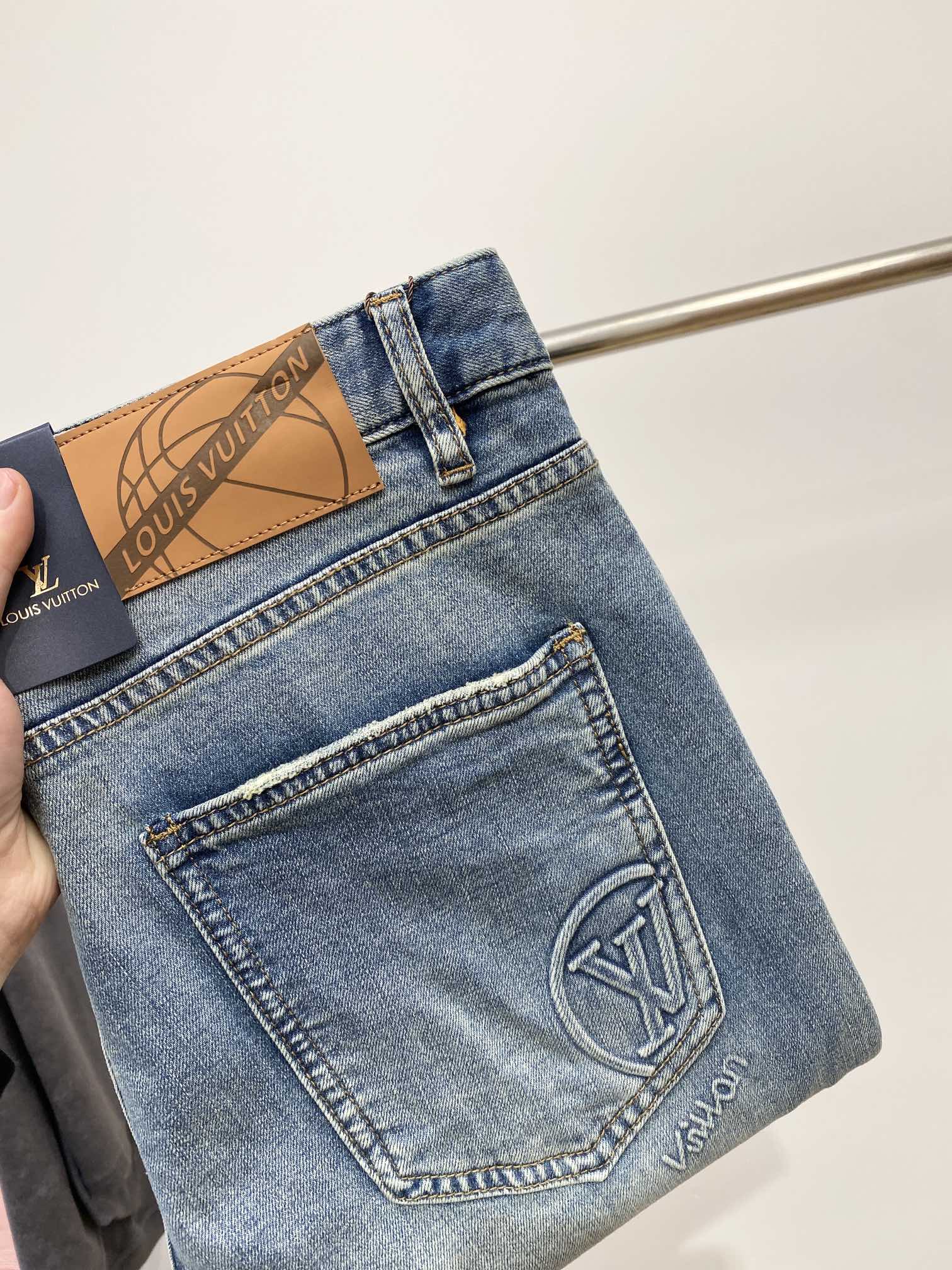 NO:123173,LV, 2025 latest products, special counters are available at the same time, original singles, washable casual jeans, imported original washing elastic fabric, comfortable and elastic, original hardware and auxiliary decorative logo, super positive style, extremely high grade, counter quality, fashionable and stylish upper body, 29-38,, louis vuitton, jeans, alexander wang19860909LV、2025最新品,专柜同步有售,原单狠货,水洗休闲牛仔裤,进口原版水洗弹力面料,舒适有弹性,原版五金辅料装饰logo,版型超正,档次极高,专柜品质,上身时尚有型,码数29-38,,louis vuitton,jeans,alexander wang,Men's clothing