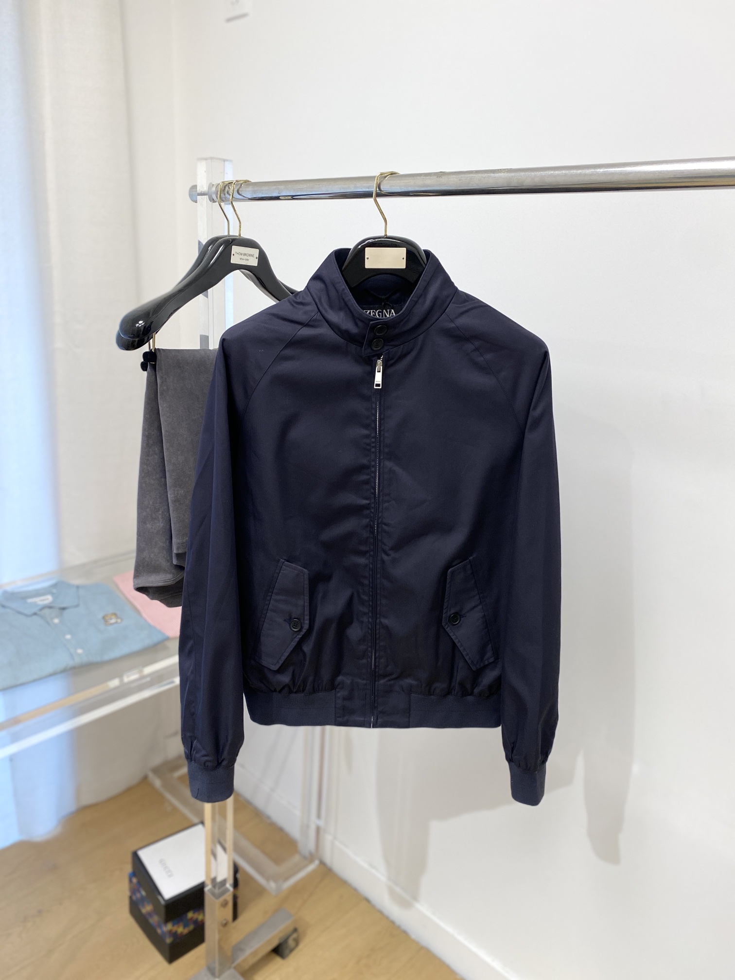 NO:120046,Zenia, 2025 new jacket jacket, fashionable and handsome, simple and versatile style, original hardware and accessories logo, customized original fabric, not only crisp, maintains the trendy silhouette, and is comfortable to wear, the yarn weaving is more delicate, the code number M- XXL,,zegna, jackets & coats, jackets & coats, alexander wang19860909杰尼亚、2025新品夹克外套,时尚帅气,简约百搭款,原版五金辅料logo,定制原版面料,不仅挺括,保持潮流的廓形,又穿着舒适,纱织更细腻,码数M- XXL,,zegna,jackets & coats,jackets & coats,alexander wang,Men's clothing