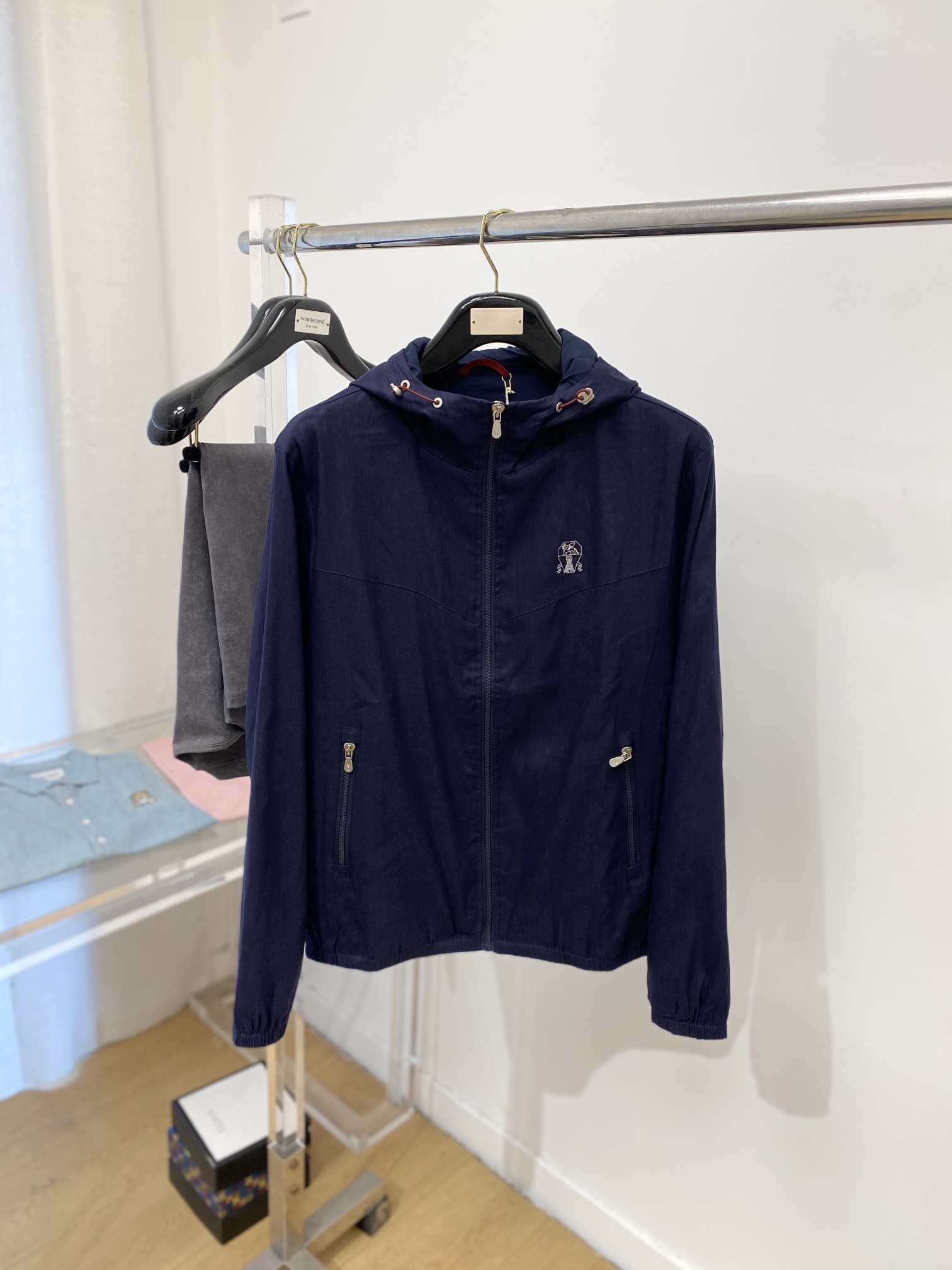 NO:120050,Brunello Cuc1nelli, 2025 new jacket jacket, fashionable and handsome, simple and versatile style, exquisite embroidery pattern logo on the chest, customized original fabric, not only crisp, maintains the trendy silhouette, and is comfortable to wear, the yarn weaving is more delicate, the number M-XL, brunello cucinelli, jackets & coats, jackets & coats, alexander wang19860909Brunello Cuc1nelli、2025新品夹克外套,时尚帅气,简约百搭款,胸前精致刺绣图案logo,定制原版面料,不仅挺括,保持潮流的廓形,又穿着舒适,纱织更细腻,码数M-XL,,brunello cucinelli,jackets & coats,jackets & coats,alexander wang,Men's clothing