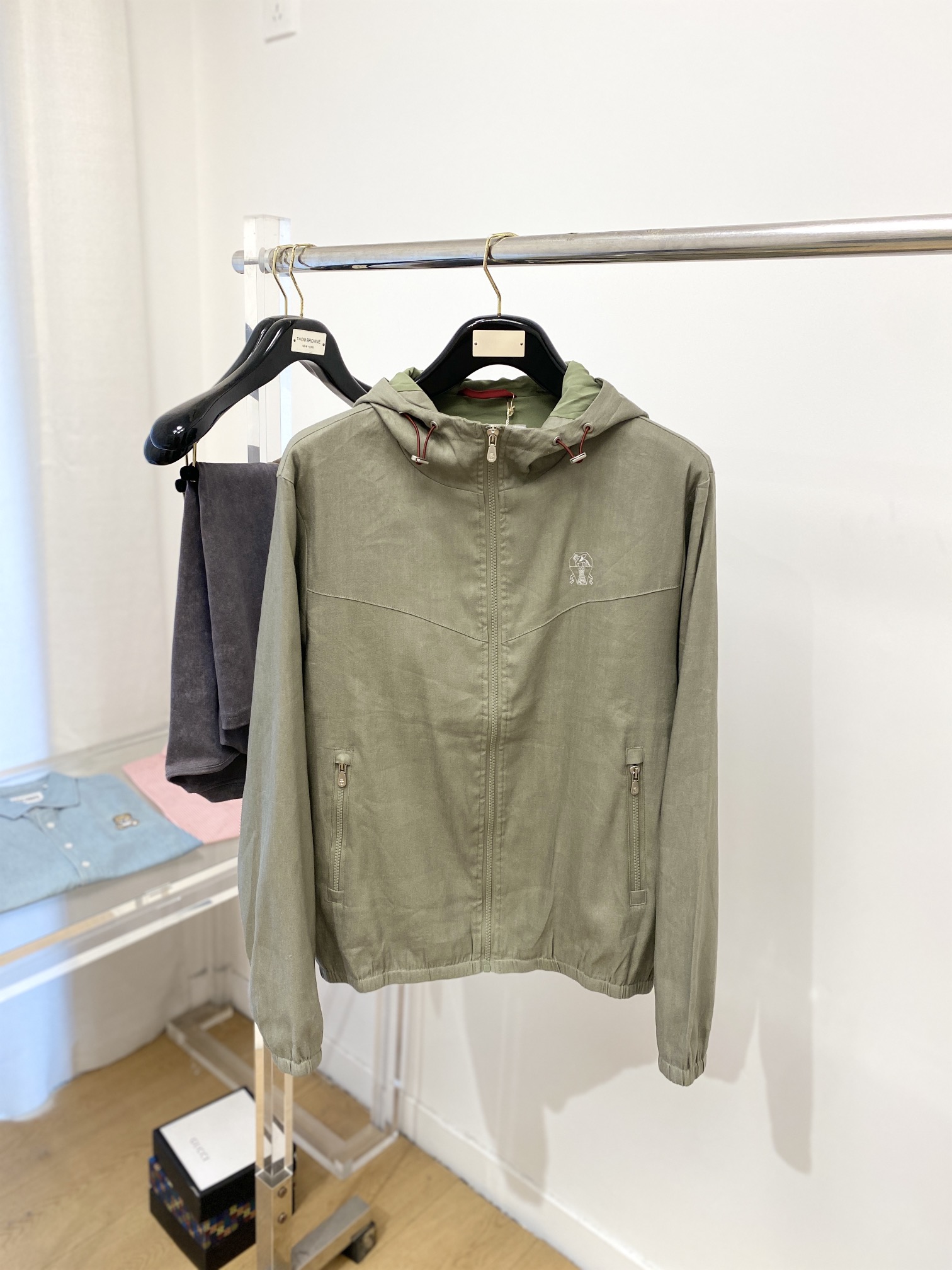 NO:120048,Brunello Cuc1nelli, 2025 new jacket jacket, fashionable and handsome, simple and versatile style, exquisite embroidery pattern logo on the chest, customized original fabric, not only crisp, maintains the trendy silhouette, and is comfortable to wear, the yarn weaving is more delicate, the size M- XXL,,brunello cucinelli, jackets & coats, jackets & coats, alexander wang19860909Brunello Cuc1nelli、2025新品夹克外套,时尚帅气,简约百搭款,胸前精致刺绣图案logo,定制原版面料,不仅挺括,保持潮流的廓形,又穿着舒适,纱织更细腻,码数M- XXL,,brunello cucinelli,jackets & coats,jackets & coats,alexander wang,Men's clothing