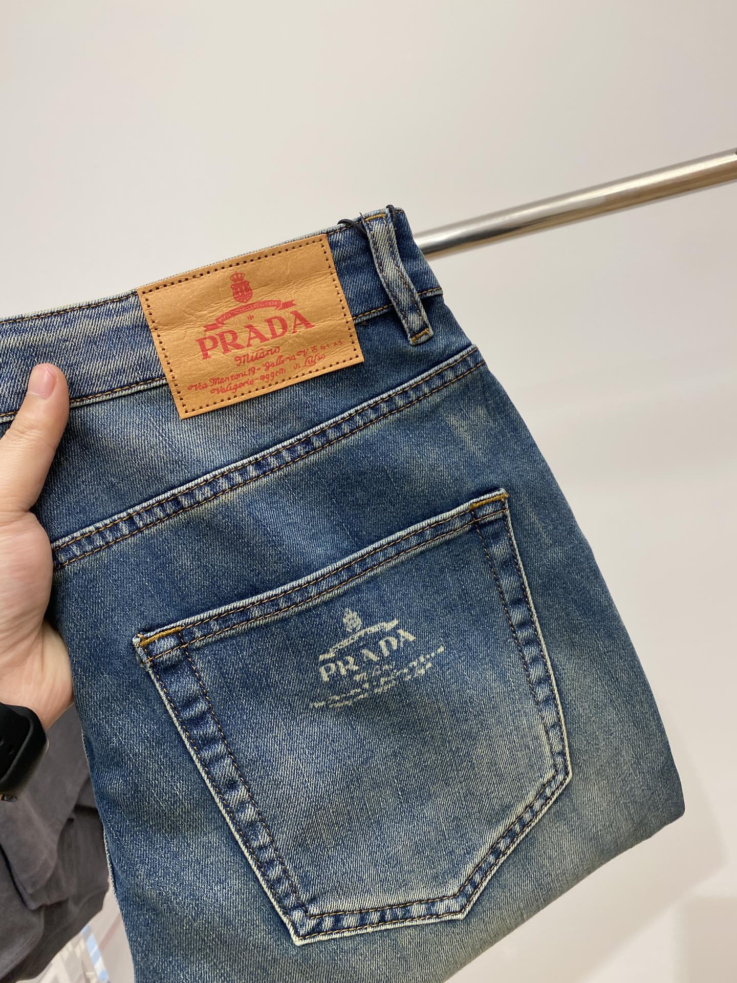 NO:120007,Prada, 2025 latest products, special counters are available at the same time, original singles, washable casual jeans, imported original washable elastic fabric, comfortable and elastic, original hardware and auxiliary decorative logo, super positive style, extremely high grade, counter quality, fashionable and stylish upper body, 29-38, prada, jeans, alexander wang19860909普拉达、2025最新品,专柜同步有售,原单狠货,水洗休闲牛仔裤,进口原版水洗弹力面料,舒适有弹性,原版五金辅料装饰logo,版型超正,档次极高,专柜品质,上身时尚有型,码数29-38,,prada,jeans,alexander wang,Men's clothing