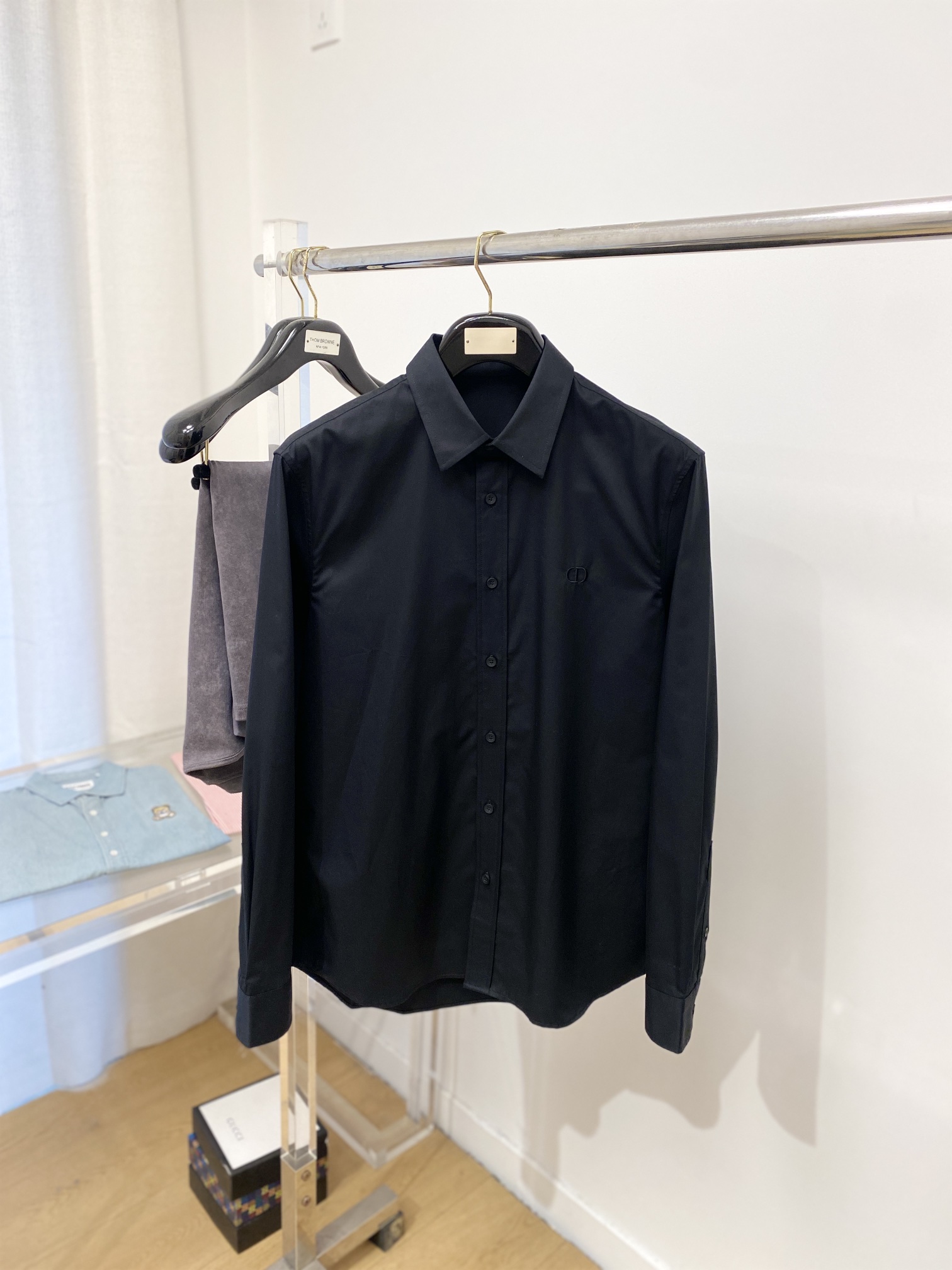 NO:120003,Dior, 2025 new shirts, fashionable and handsome, simple and versatile, customized original fabric, not only crisp, maintains the trendy silhouette, and is comfortable to wear, and the yarn is more delicate, the number M-3XL, dior, shirts, alexander wang19860909迪奥、2025新品衬衫,时尚帅气,简约百搭款,定制原版面料,不仅挺括,保持潮流的廓形,又穿着舒适,纱织更细腻,码数M-3XL,,dior,shirts,alexander wang,Men's clothing