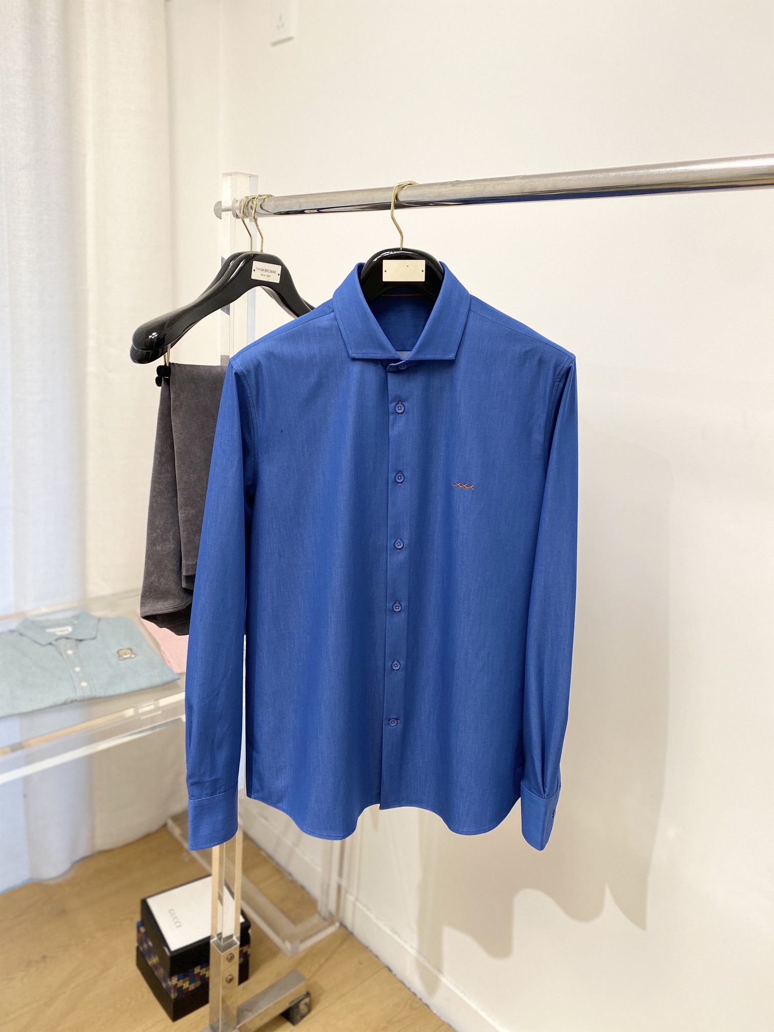 NO:120013,Zenia, 2025 new shirt, fashionable and handsome, simple and versatile, customized original fabric, not only crisp, maintains the trendy silhouette, but also comfortable to wear, the yarn weaving is more delicate, the number M-3XL, zegna, shirts, alexander wang19860909杰尼亚、2025新品衬衫,时尚帅气,简约百搭款,定制原版面料,不仅挺括,保持潮流的廓形,又穿着舒适,纱织更细腻,码数M-3XL,,zegna,shirts,alexander wang,Men's clothing