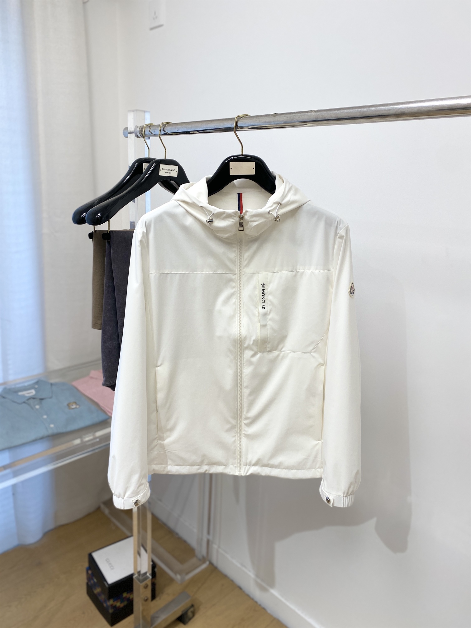 NO:120023,The cover, 2025 new jacket jacket, fashionable and handsome, simple and versatile style, cuff embroidery decorative pattern logo, customized original fabric, not only crisp, maintains the trendy silhouette, and is comfortable to wear, the yarn weaving is more delicate, the number M-3XL, Moncler, jackets & coats, jackets & coats, alexander wang19860909蒙口、2025新品夹克外套,时尚帅气,简约百搭款,袖口刺绣装饰图案logo,定制原版面料,不仅挺括,保持潮流的廓形,又穿着舒适,纱织更细腻,码数M-3XL,,Moncler,jackets & coats,jackets & coats,alexander wang,Men's clothing