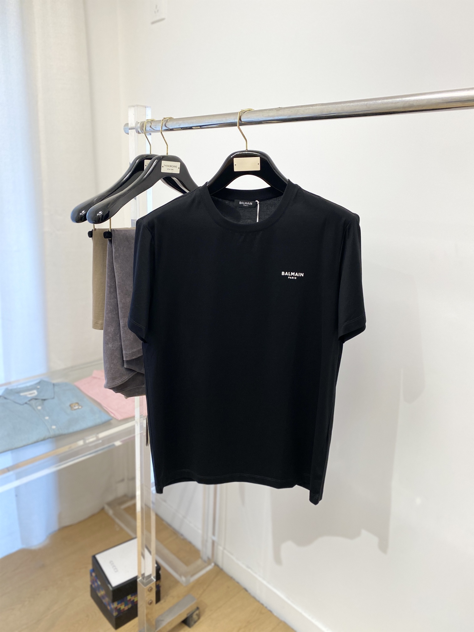 NO:120036,BALMAIN, the latest short-sleeved T-shirt in 2025, handsome and fashionable, top printed letter logo on the chest, simple and versatile style. Fabric cotton is not only crisp, maintains a fashionable silhouette, but also comfortable to wear, and the yarn is more delicate, the number M-3XL, balmain, balmain, T-shirt, tees, t-shirt, alexander wang19860909BALMAIN 巴尔曼、2025最新款短袖T恤,帅气时尚,胸前顶级印花字母logo,简约百搭款.面料棉 不仅挺括,保持潮流的廓形,又穿着舒适,纱织更细腻,码数M-3XL,,balmain,balmain,T-shirt,tees，t-shirt,alexander wang,Men's clothing