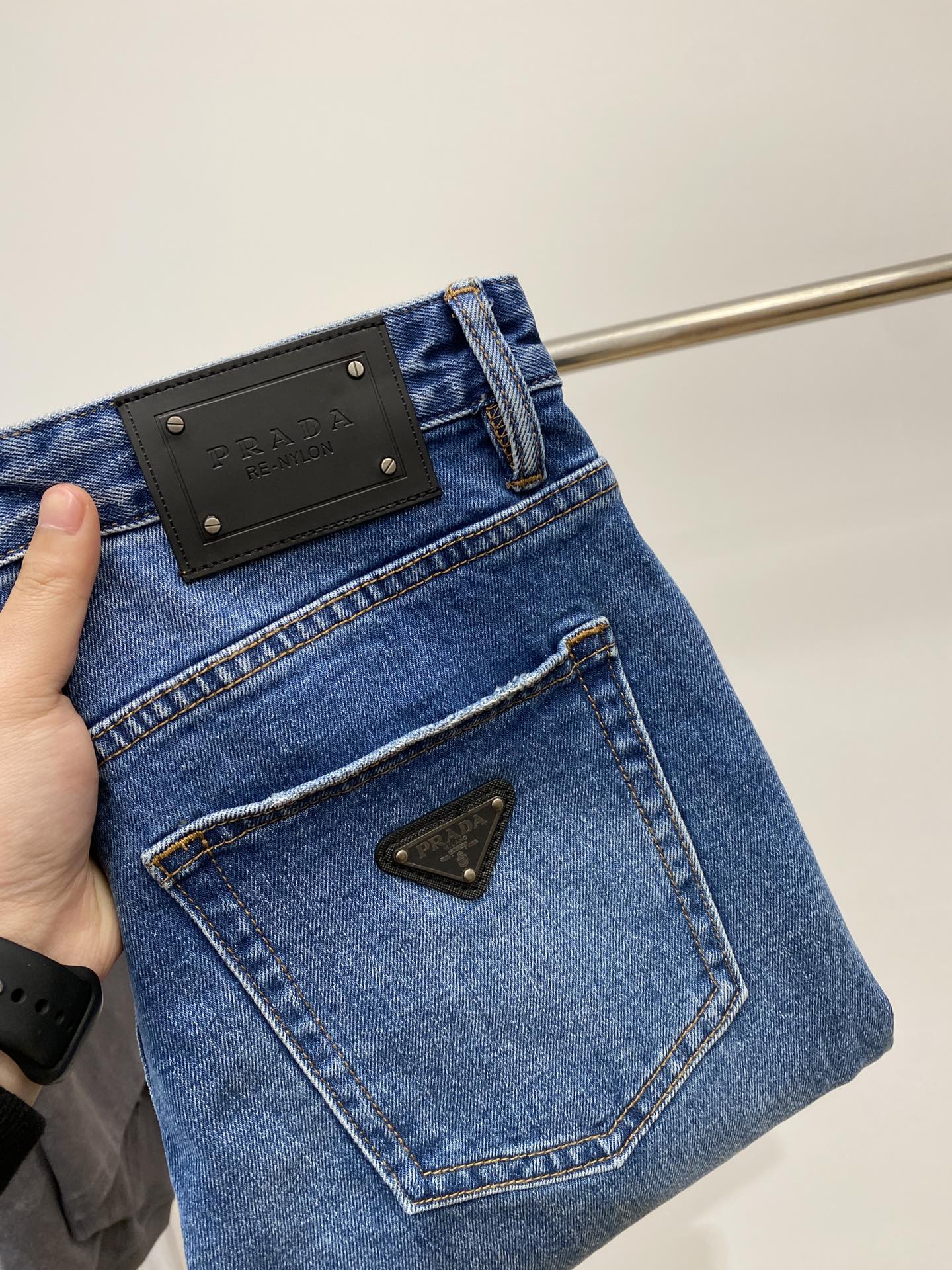 NO:120027,Prada, 2025 latest products, special counters are available at the same time, original singles, washable casual jeans, imported original washable elastic fabric, comfortable and elastic, original hardware and auxiliary decorative logo, super positive style, extremely high grade, counter quality, fashionable and stylish upper body, 29-36, prada, jeans, alexander wang19860909普拉达、2025最新品,专柜同步有售,原单狠货,水洗休闲牛仔裤,进口原版水洗弹力面料,舒适有弹性,原版五金辅料装饰logo,版型超正,档次极高,专柜品质,上身时尚有型,码数29-36,,prada,jeans,alexander wang,Men's clothing