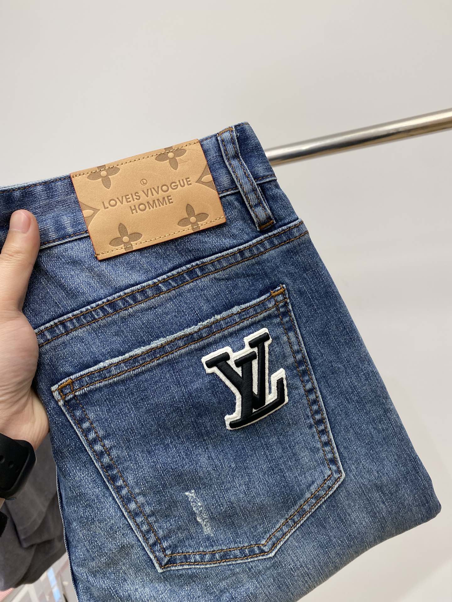 NO:120016,LV, 2025 latest products, special counters are available at the same time, original singles, washable casual jeans, imported original washing elastic fabric, comfortable and elastic, original hardware and auxiliary decorative logo, super positive style, extremely high grade, counter quality, fashionable and stylish upper body, 29-36,,louis vuitton, jeans, alexander wang19860909LV、2025最新品,专柜同步有售,原单狠货,水洗休闲牛仔裤,进口原版水洗弹力面料,舒适有弹性,原版五金辅料装饰logo,版型超正,档次极高,专柜品质,上身时尚有型,码数29-36,,louis vuitton,jeans,alexander wang,Men's clothing