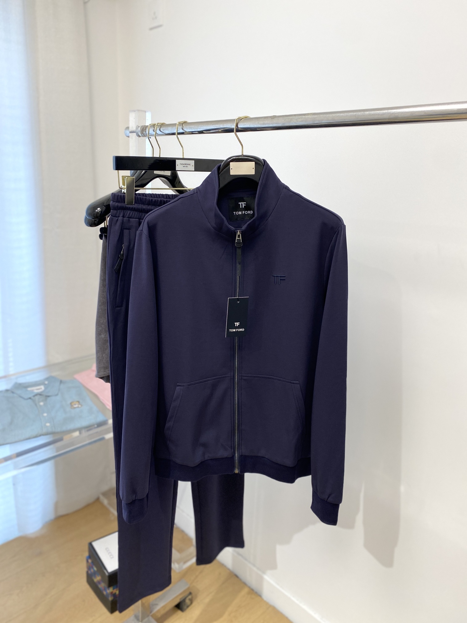 NO:121364,TF, the latest products in 2025, fashionable and casual suits, top-grade original fabrics, comfortable to wear, good moisture absorption and breathability, and extremely high color fastness!  Both the inside and the outside are very good.19860909TF、 2025最新品,时尚休闲套装,顶级原版面料打造,穿着舒适,吸湿性透气性都非常良好,色牢度超高！无论内搭还是外穿都非常出彩码数M-3XL,,tom ford,alexander wang,Men's clothing