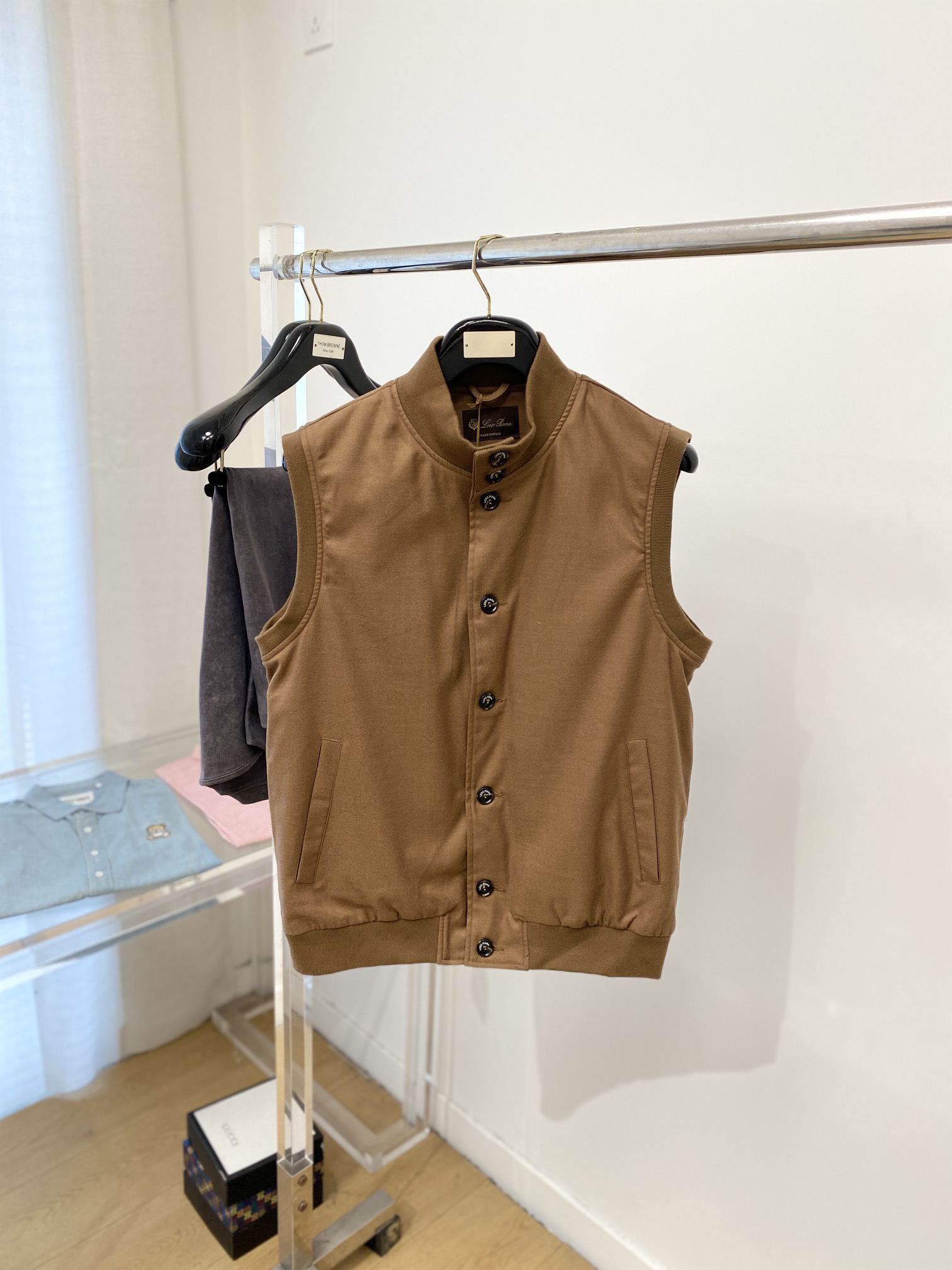 NO:121362,LP, 2025 new jacket vest jacket, fashionable and handsome, simple and versatile style, original auxiliary materials logo, customized original fabric, not only crisp, maintains the trendy silhouette, and is comfortable to wear, the yarn weaving is more delicate, the code number M- XXXL,,loro piana, jackets & coats, jackets & coats, alexander wang19860909LP、2025新品夹克马甲外套,时尚帅气,简约百搭款,原版辅料logo,定制原版面料,不仅挺括,保持潮流的廓形,又穿着舒适,纱织更细腻,码数M- XXXL,,loro piana,jackets & coats,jackets & coats,alexander wang,Men's clothing