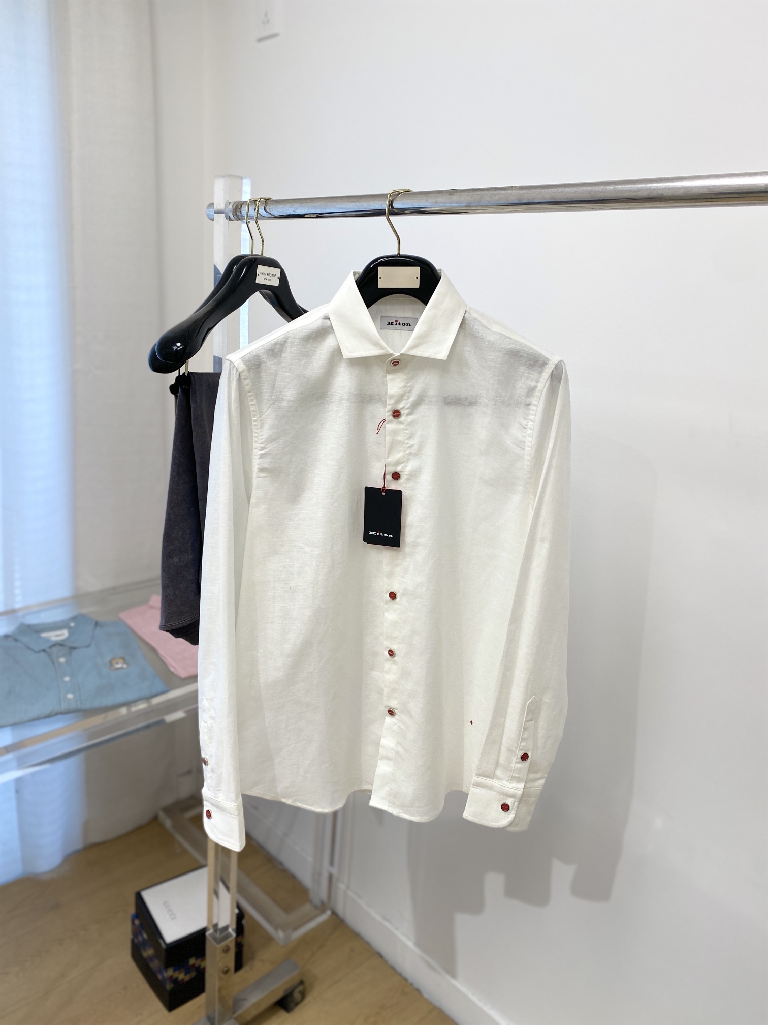 NO:121360,Kiton fashion brand, new 2025 shirt, fashionable and handsome, simple and versatile, customized original fabric, not only crisp, maintains the trendy silhouette, but also comfortable to wear, the yarn weaving is more delicate, the number M-3XL, shirts, alexander wang19860909Kiton 时尚潮牌、2025新品衬衫,时尚帅气,简约百搭款,定制原版面料,不仅挺括,保持潮流的廓形,又穿着舒适,纱织更细腻,码数M-3XL,,shirts,alexander wang,Men's clothing