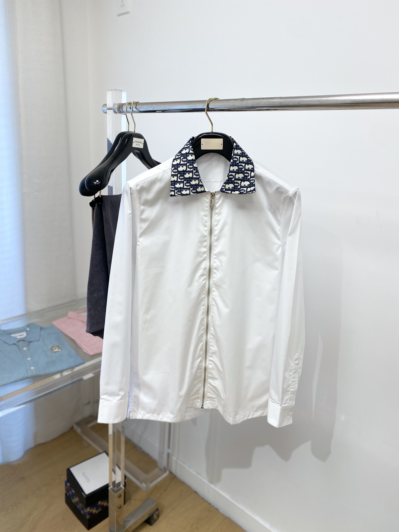 NO:121358,Dior, 2025 new shirts, fashionable and handsome, simple and versatile, customized original fabric, not only crisp, maintains the trendy silhouette, and is comfortable to wear, and the yarn is more delicate, the number M-3XL, dior, shirts, alexander wang19860909迪奥、2025新品衬衫,时尚帅气,简约百搭款,定制原版面料,不仅挺括,保持潮流的廓形,又穿着舒适,纱织更细腻,码数M-3XL,,dior,shirts,alexander wang,Men's clothing