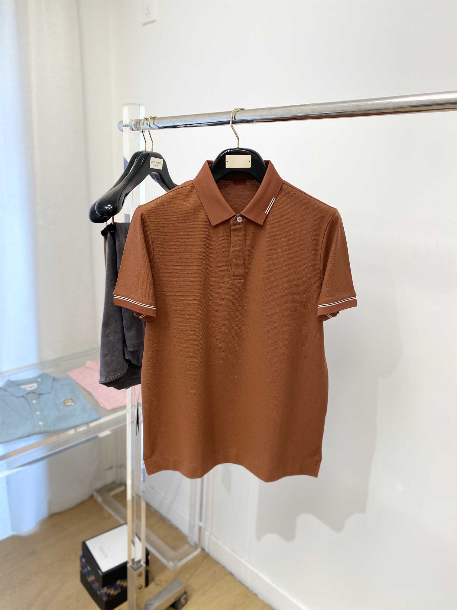 NO:121337,Zenia, the latest short-sleeved T-shirt in 2025, handsome and fashionable, collar embroidered letter logo, simple and versatile style. Fabric cotton is not only crisp, maintains a fashionable silhouette, but also comfortable to wear, and the yarn is more delicate, the number M-3XL, zegna, T-shirt, tees, t-shirt, alexander wang19860909杰尼亚、2025最新款短袖T恤,帅气时尚,衣领刺绣字母logo,简约百搭款.面料棉 不仅挺括,保持潮流的廓形,又穿着舒适,纱织更细腻,码数M-3XL,,zegna,T-shirt,tees，t-shirt,alexander wang,Men's clothing