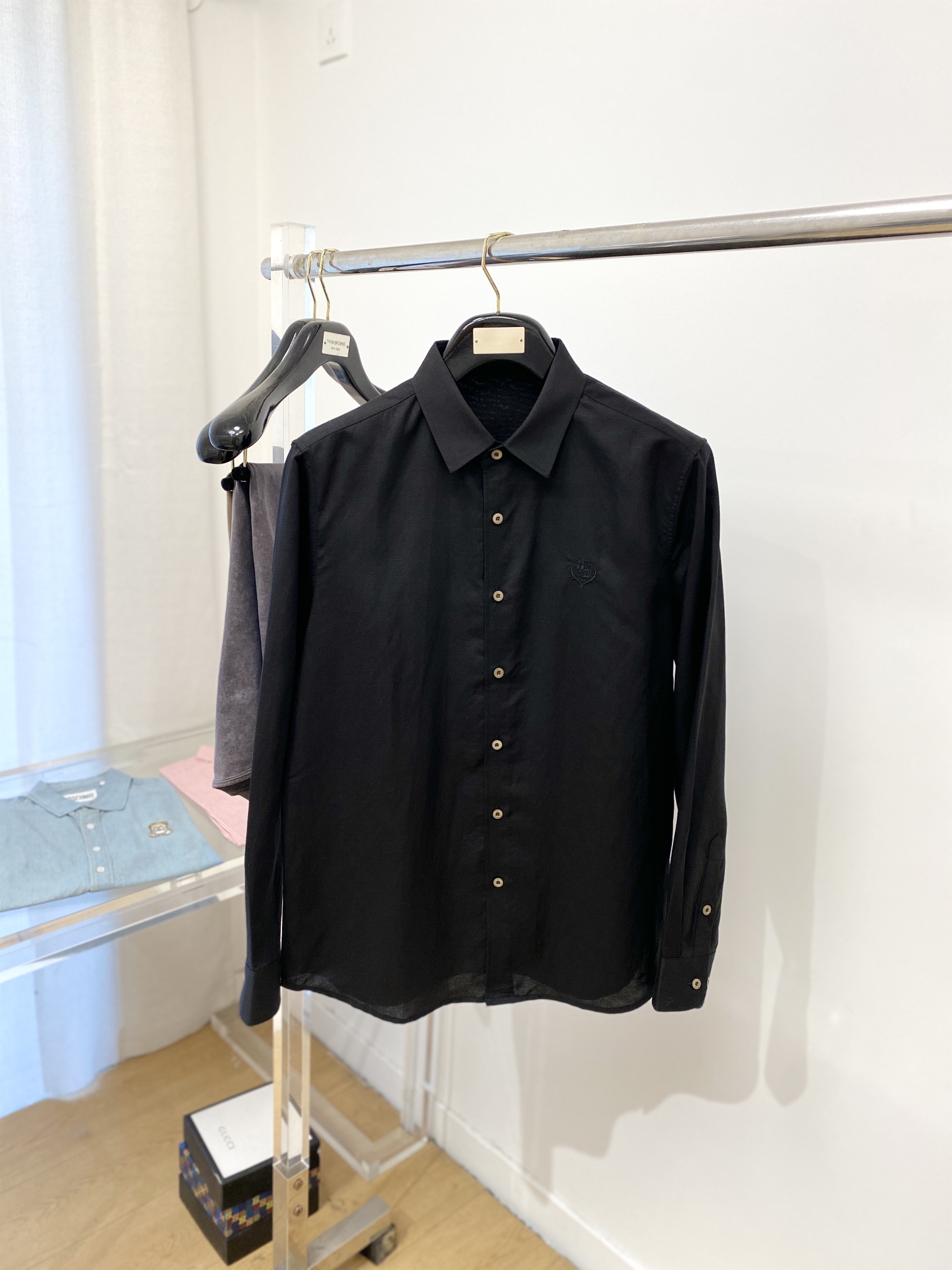 NO:121319,LP, 2025 new shirt, fashionable and handsome, simple and versatile, customized original fabric, not only crisp, maintains the trendy silhouette, and is comfortable to wear, and the yarn is more delicate, the number M-3XL, loro piana, shirts, alexander wang19860909LP、2025新品衬衫,时尚帅气,简约百搭款,定制原版面料,不仅挺括,保持潮流的廓形,又穿着舒适,纱织更细腻,码数M-3XL,,loro piana,shirts,alexander wang,Men's clothing