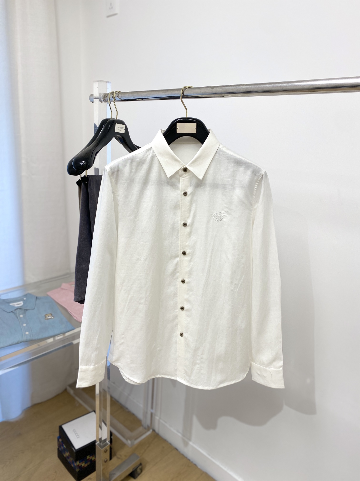 NO:121344,LP, 2025 new shirt, fashionable and handsome, simple and versatile, customized original fabric, not only crisp, maintains the trendy silhouette, and is comfortable to wear, and the yarn is more delicate, the number M-3XL, loro piana, shirts, alexander wang19860909LP、2025新品衬衫,时尚帅气,简约百搭款,定制原版面料,不仅挺括,保持潮流的廓形,又穿着舒适,纱织更细腻,码数M-3XL,,loro piana,shirts,alexander wang,Men's clothing