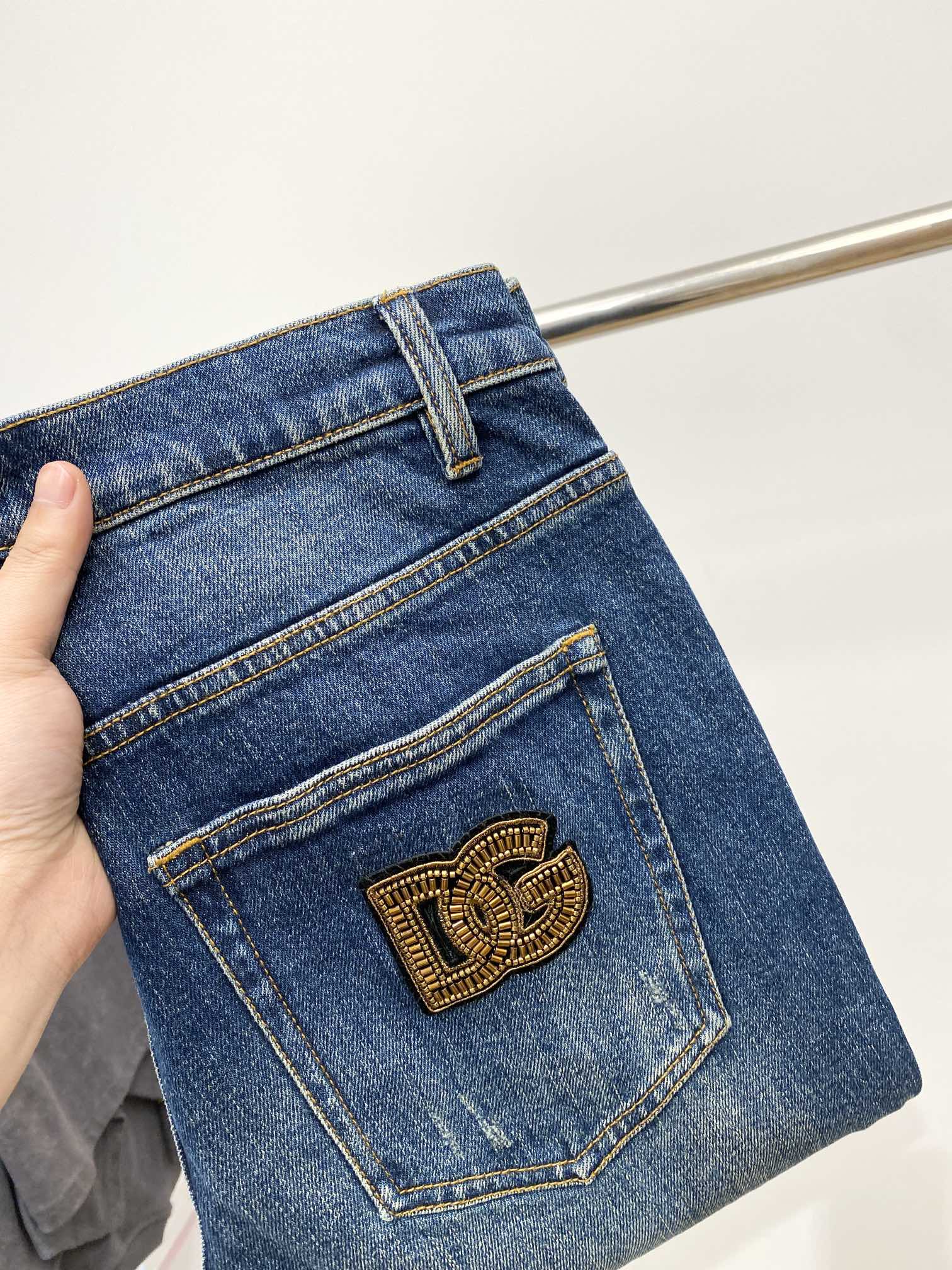 NO:131276,DG, latest products, special counters are available at the same time, original single-order goods, water-washed casual jeans, imported original washing elastic fabric, comfortable and elastic, original hardware and auxiliary decorative logo, super positive style, extremely high grade, counter quality, fashionable and stylish upper body, 29-36, Dolce&Gabbana, jeans, alexander wang19860909DG、最新品,专柜同步有售,原单狠货,水洗休闲牛仔裤,进口原版水洗弹力面料,舒适有弹性,原版五金辅料装饰logo,版型超正,档次极高,专柜品质,上身时尚有型,码数29-36,,Dolce&Gabbana,jeans,alexander wang,Men's clothing