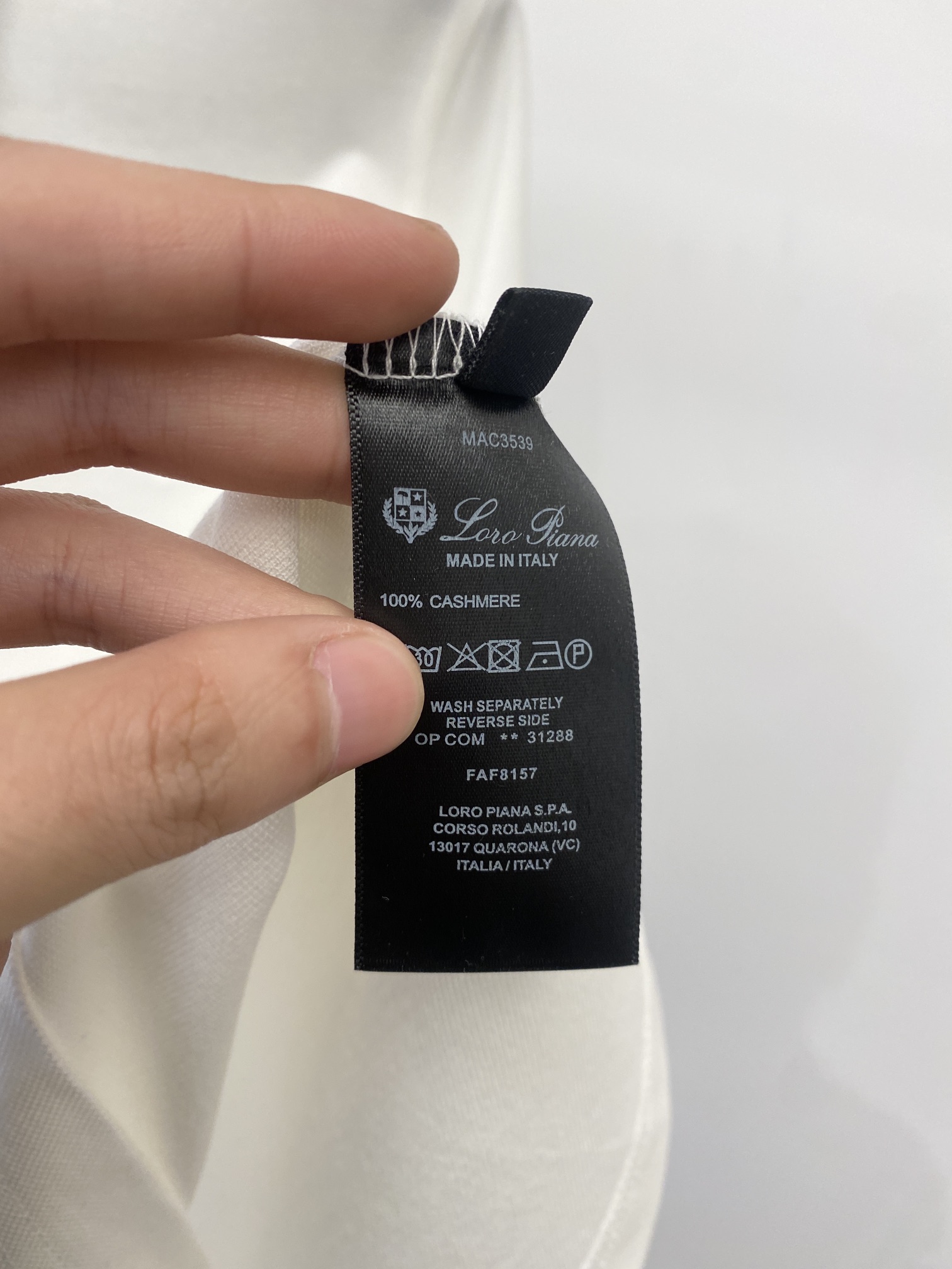LP、2025最新款短袖T恤，帅气时尚，胸前精致刺绣图案字母logo，简约百搭款。面料棉 不仅挺括，保持
